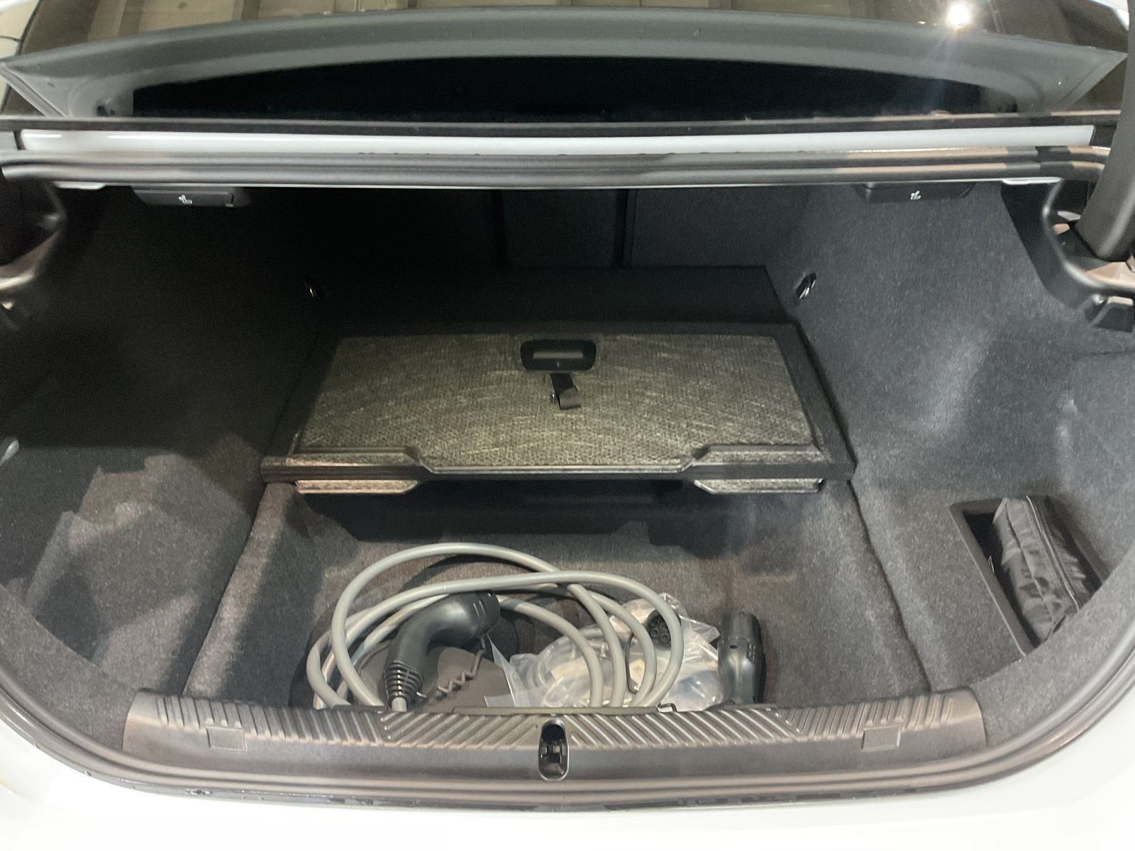 Fahrzeugabbildung BMW i5 xDrive40 M Sportpaket, Aktive Sitzbelüftung v