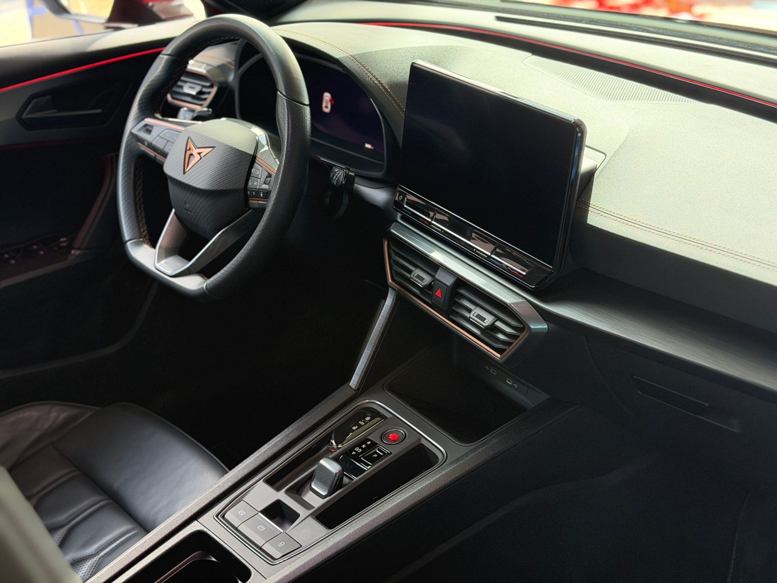 Fahrzeugabbildung CUPRA Formentor VZ e-Hybrid AHK PANO LEDER 19"