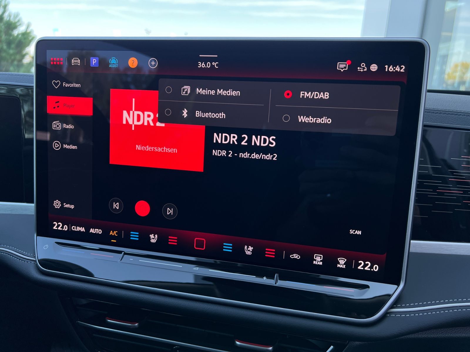 Fahrzeugabbildung Volkswagen Passat Variant Elegance 1.5 eTSI DSG *AHK,IQ-Lig