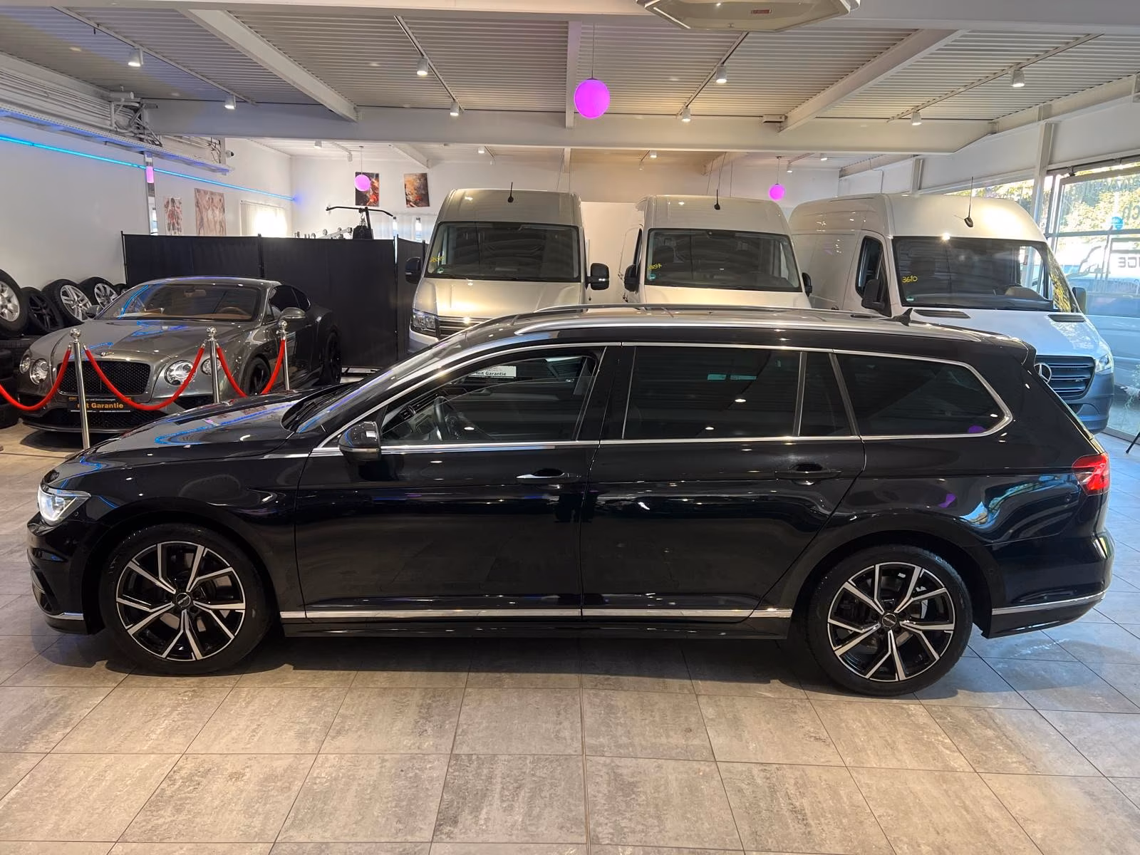 Volkswagen Passat Variant R-Line 4Motion*Pano*360°*AHK*DSG
