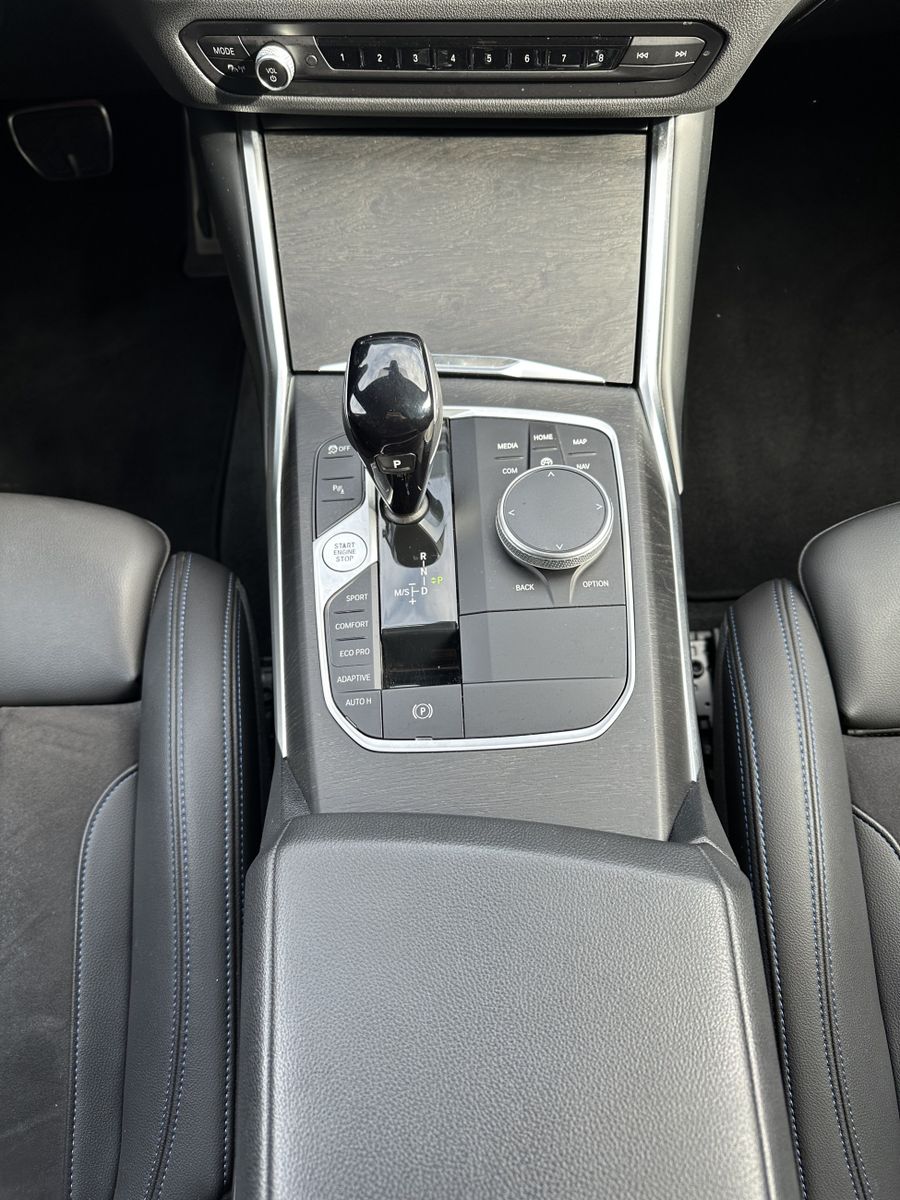 Fahrzeugabbildung BMW M340d Touring xDrive NAV+LASER+ACC+AHK+H&K+KAM