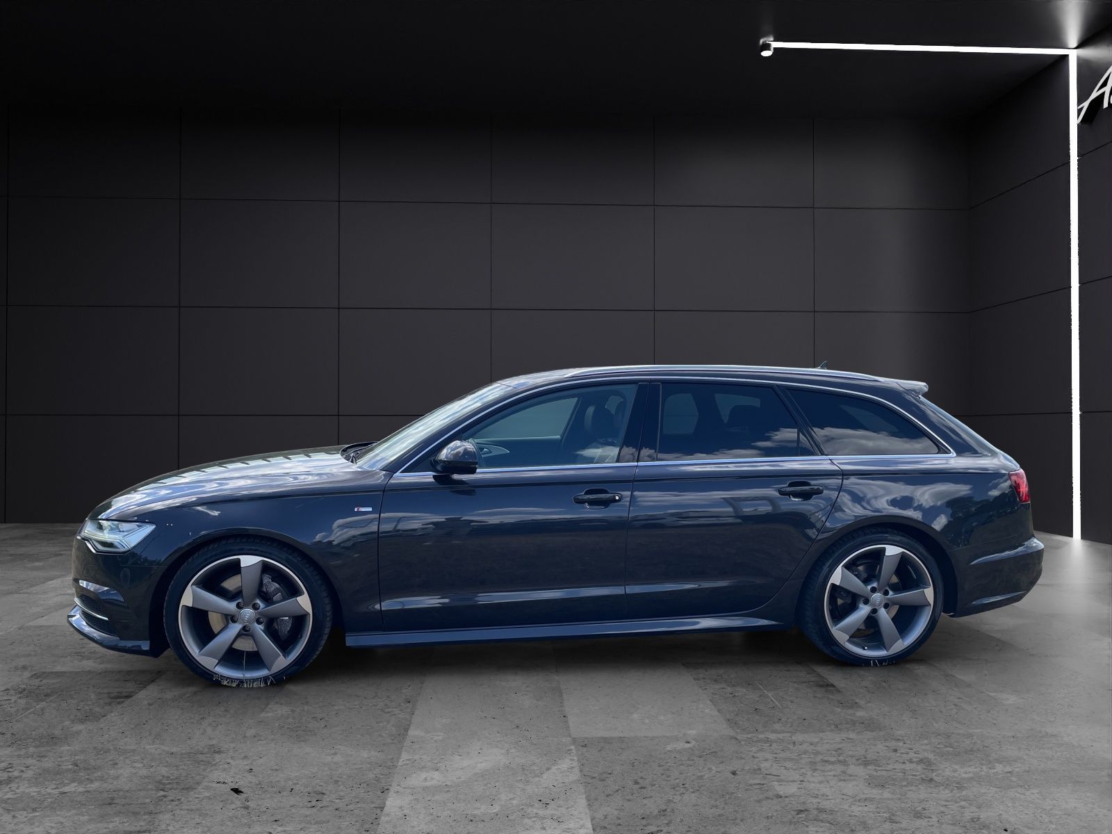 Fahrzeugabbildung Audi A6 Avant S-Line TDI LED 20" AHK STH SHZ HuD PDC