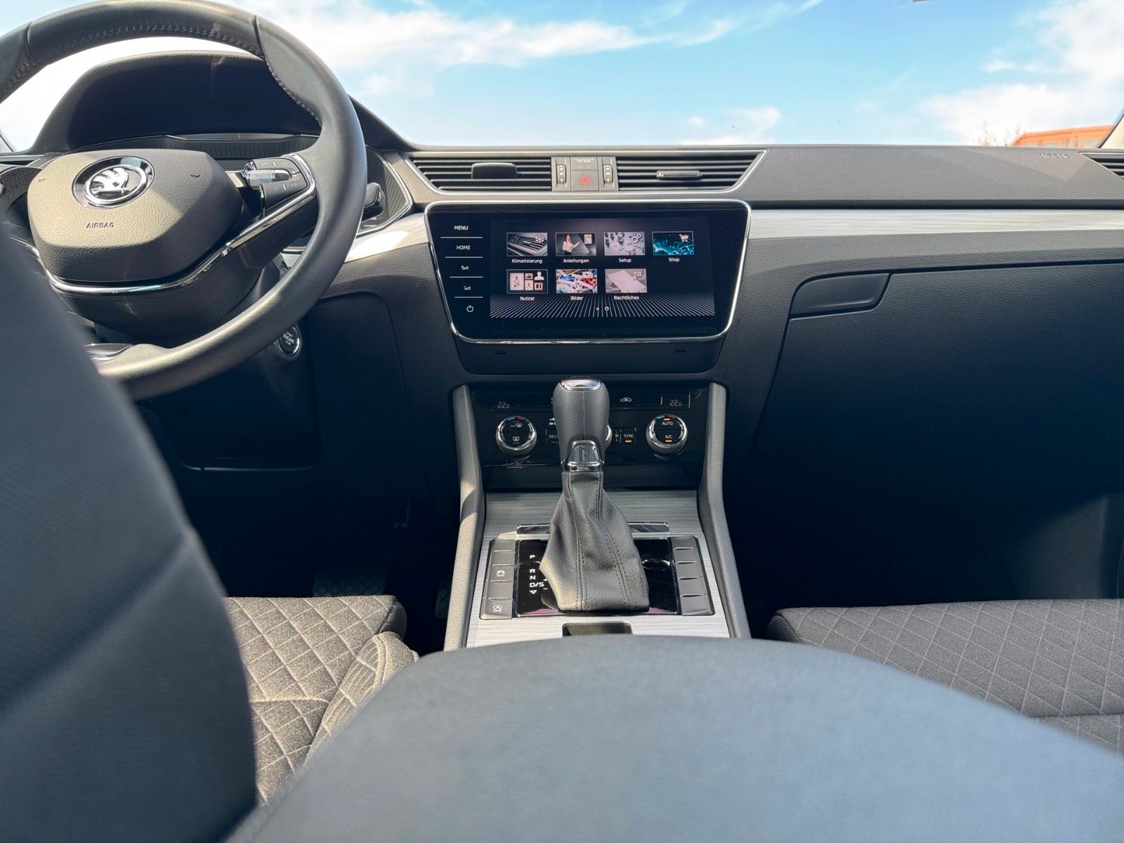 Fahrzeugabbildung SKODA Superb Combi Ambition