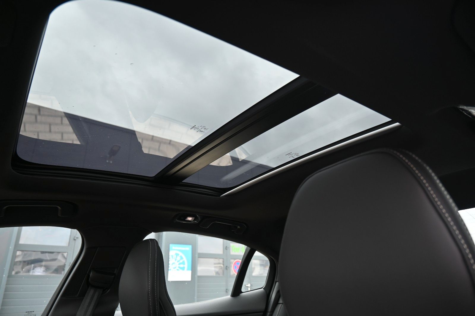 Fahrzeugabbildung Volvo S60 B4 Benzin Plus Dark'STHZG*360°*PANO*