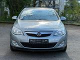 Opel Astra J Lim. 5-trg. Design Edition 1,6 Liter , - gebrauchte Opel Astra aus dem Jahr 2012