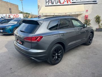 Volkswagen Touareg - 10