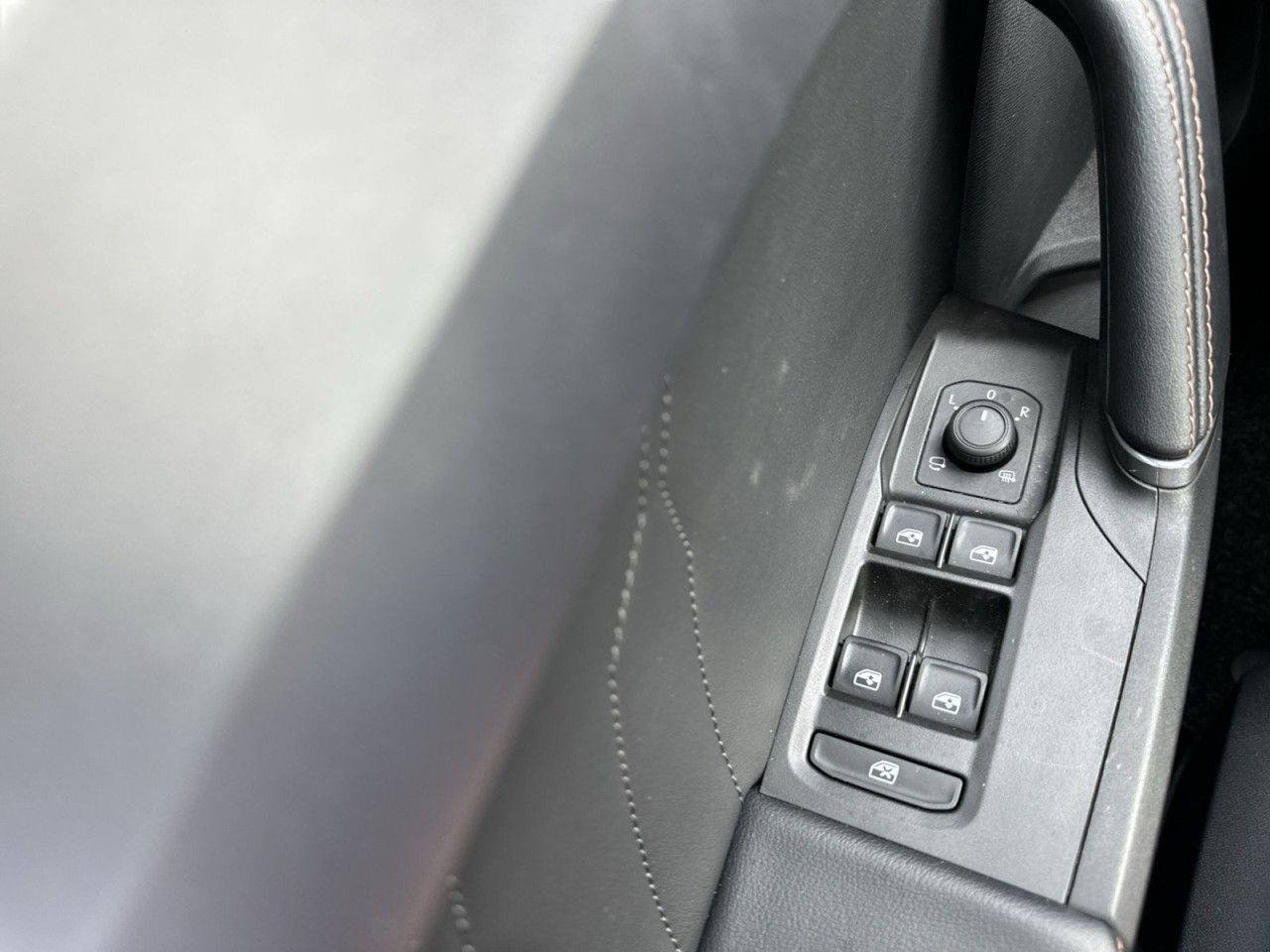 Fahrzeugabbildung CUPRA Formentor 2.0 TDI 150 PS 6-Gang *AHK* - mit KI generiert/bearbeitet
