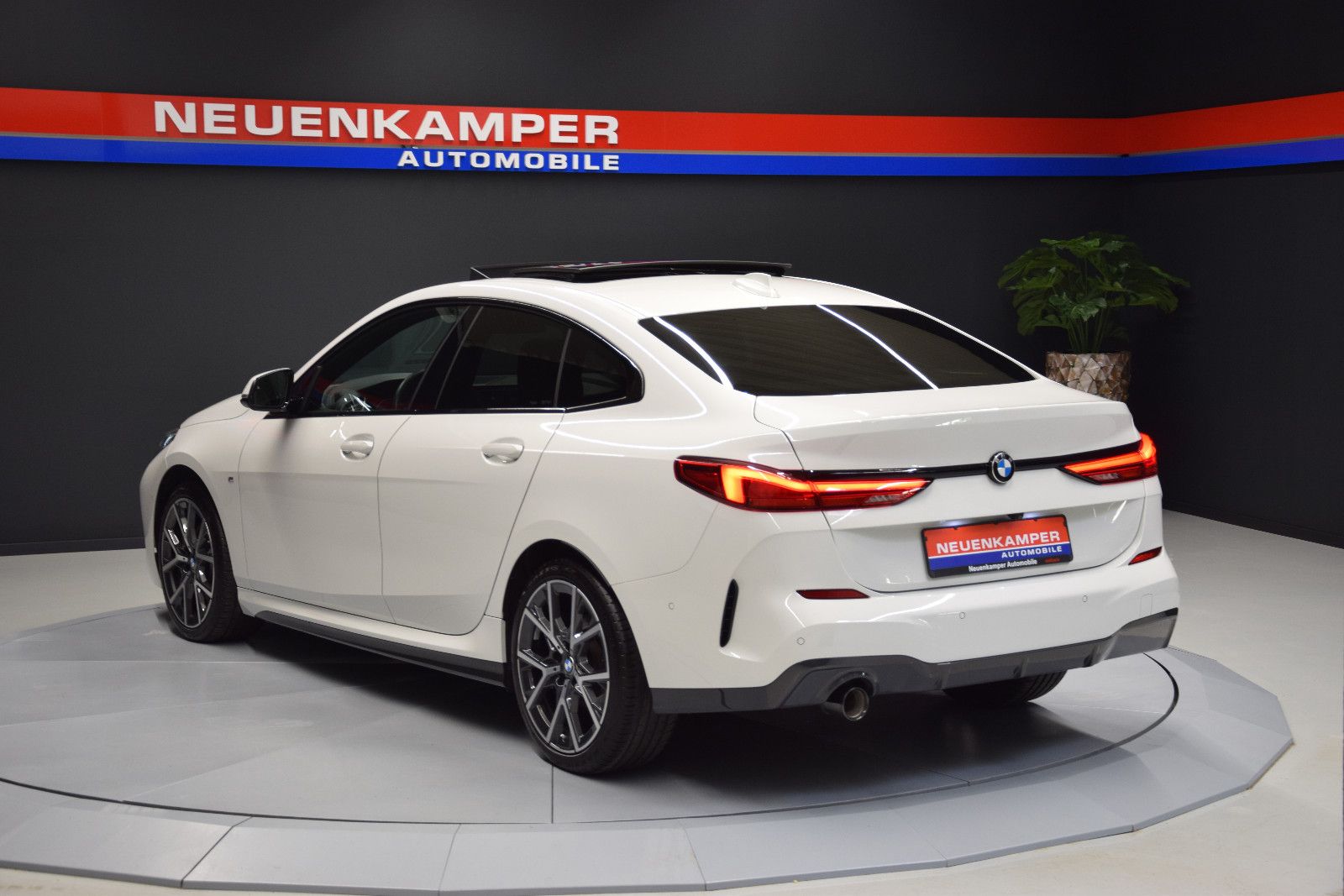 Fahrzeugabbildung BMW 218 i Gran Coupé M Sport H&k Pano HuD Leder ACC