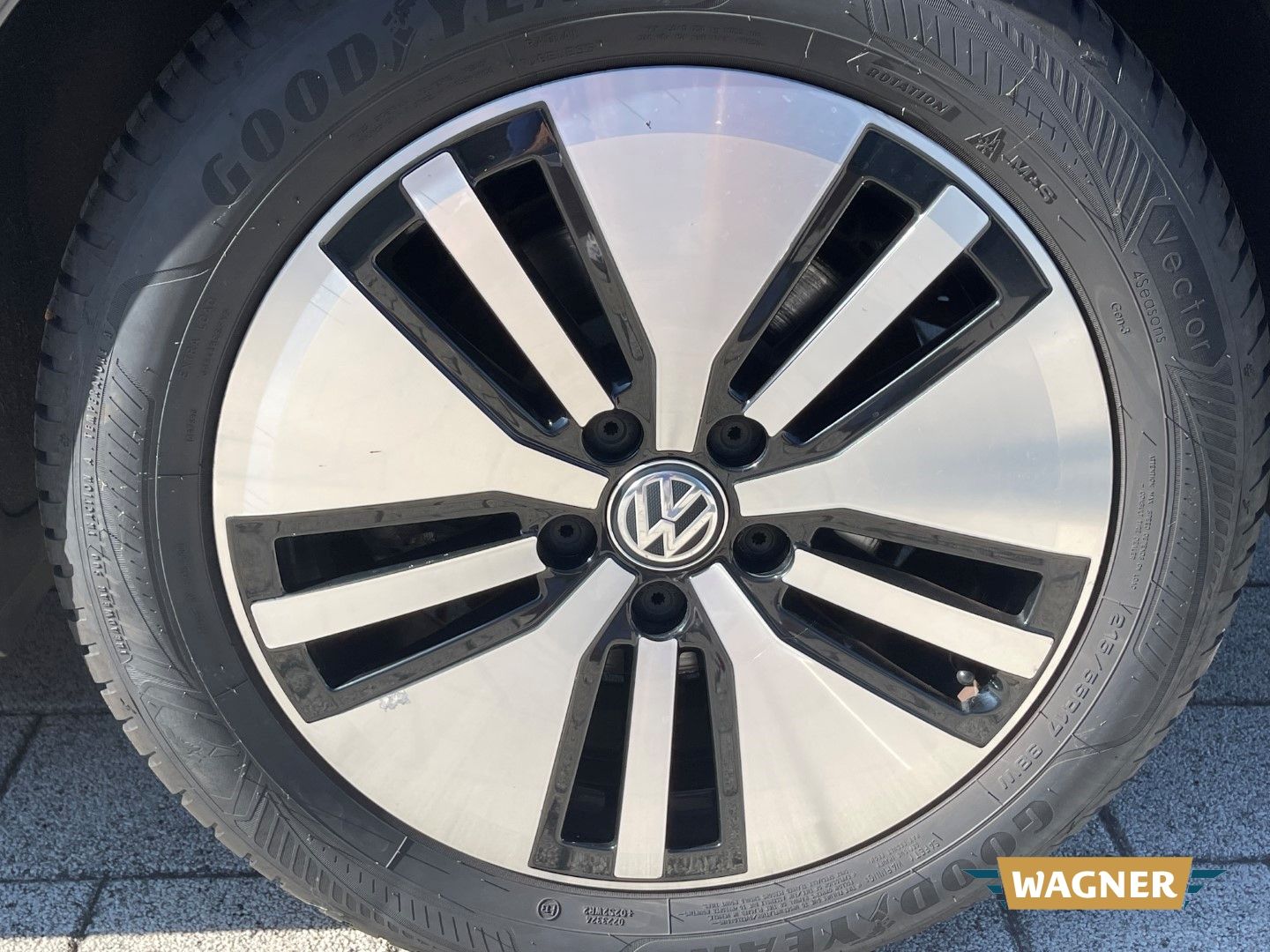 Fahrzeugabbildung Volkswagen Passat Variant GTE LED SHZ Kamera Navi