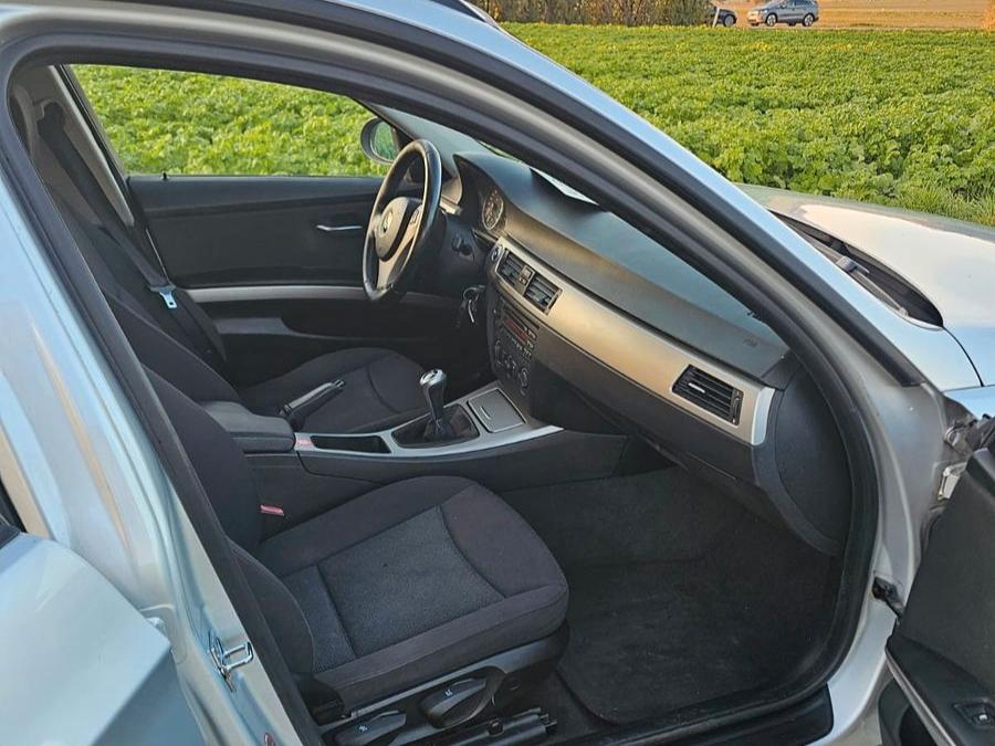 BMW 318 2006 — photo 8