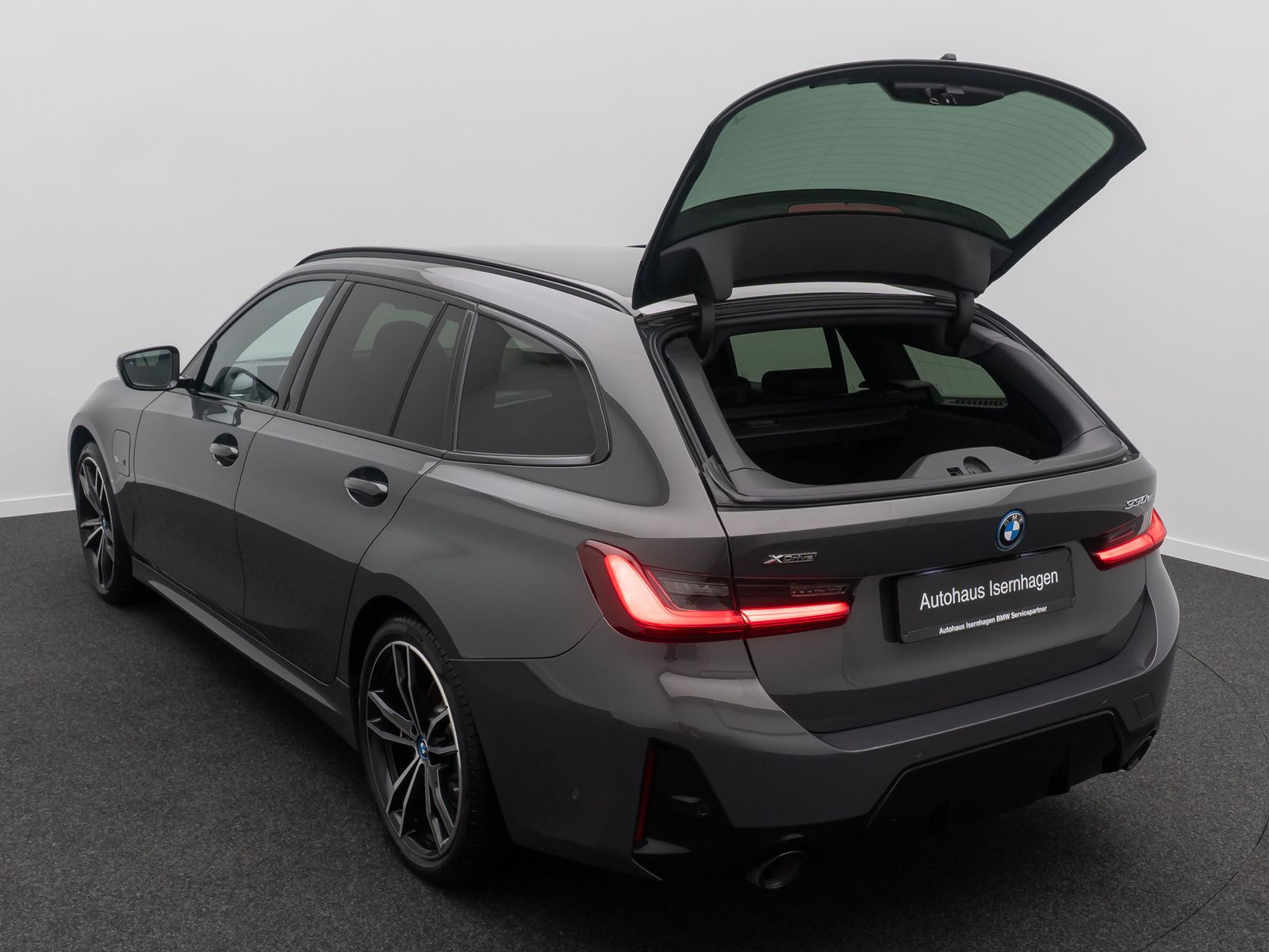 Fahrzeugabbildung BMW 330e xD M Sport HUD DAB Kamera HiFi Komf 19Zoll