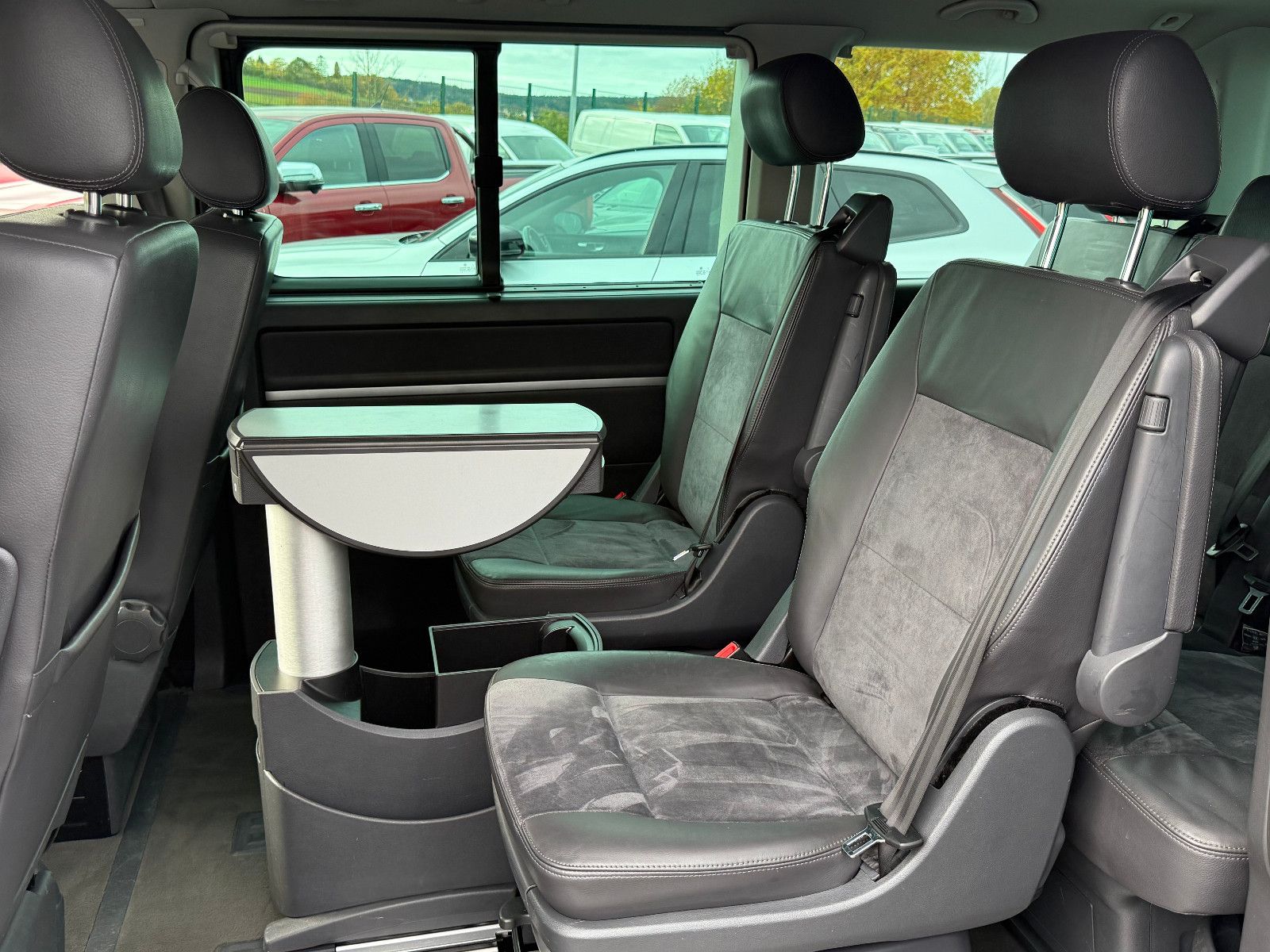 Fahrzeugabbildung Volkswagen T5 Multivan Highline 2.5 TDI AHK GRA Navi PDC