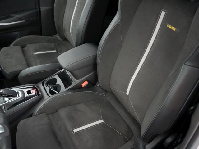 Grandland GSe PHEV 4X4 AT+AHK+NAVI+RÜCKFAHRKAMER