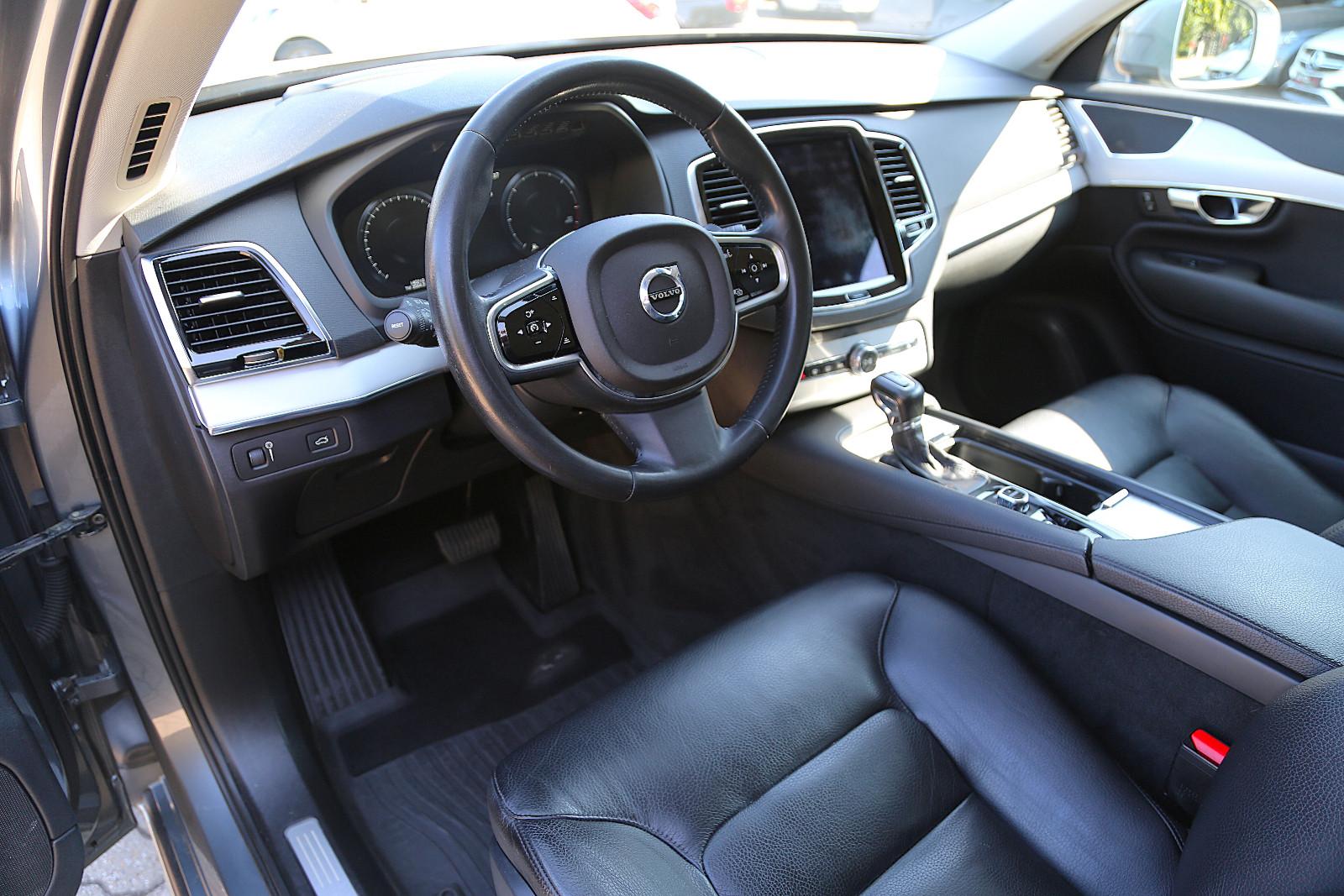 Volvo XC 90 Momentum 7-Sitzer LED HUD ACC Kamera 20"
