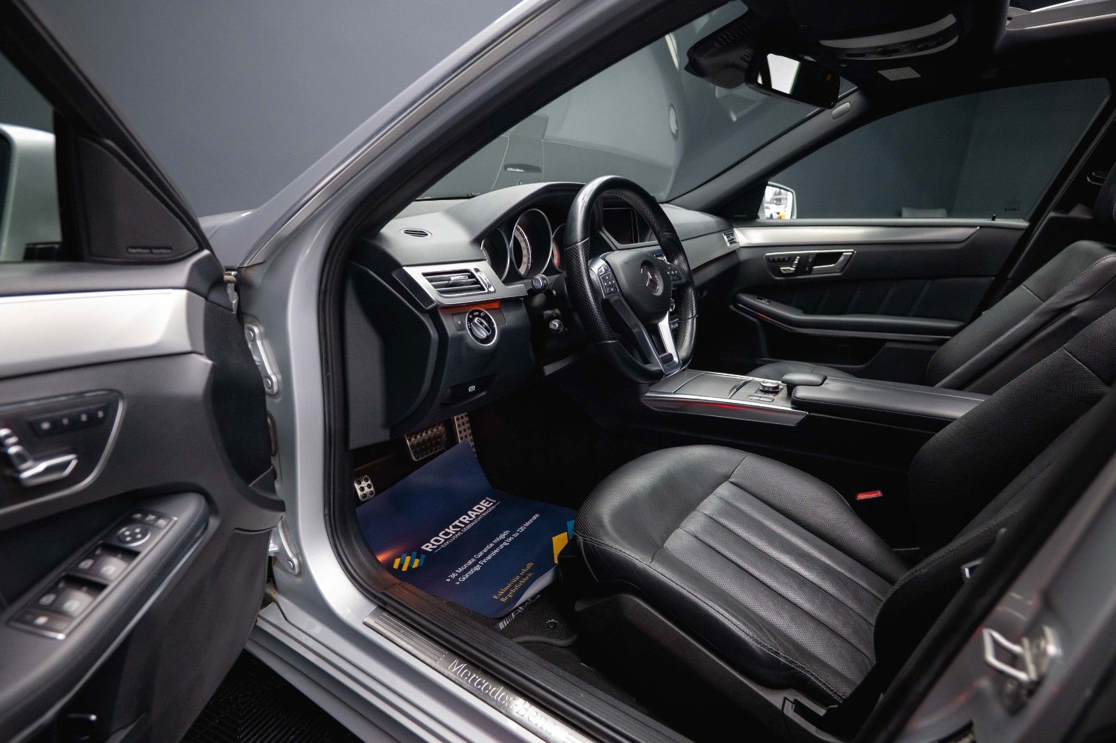 Fahrzeugabbildung Mercedes-Benz E 500 V8 CGI AMG Sport *Airmatic*Pano*ACC*H&K*