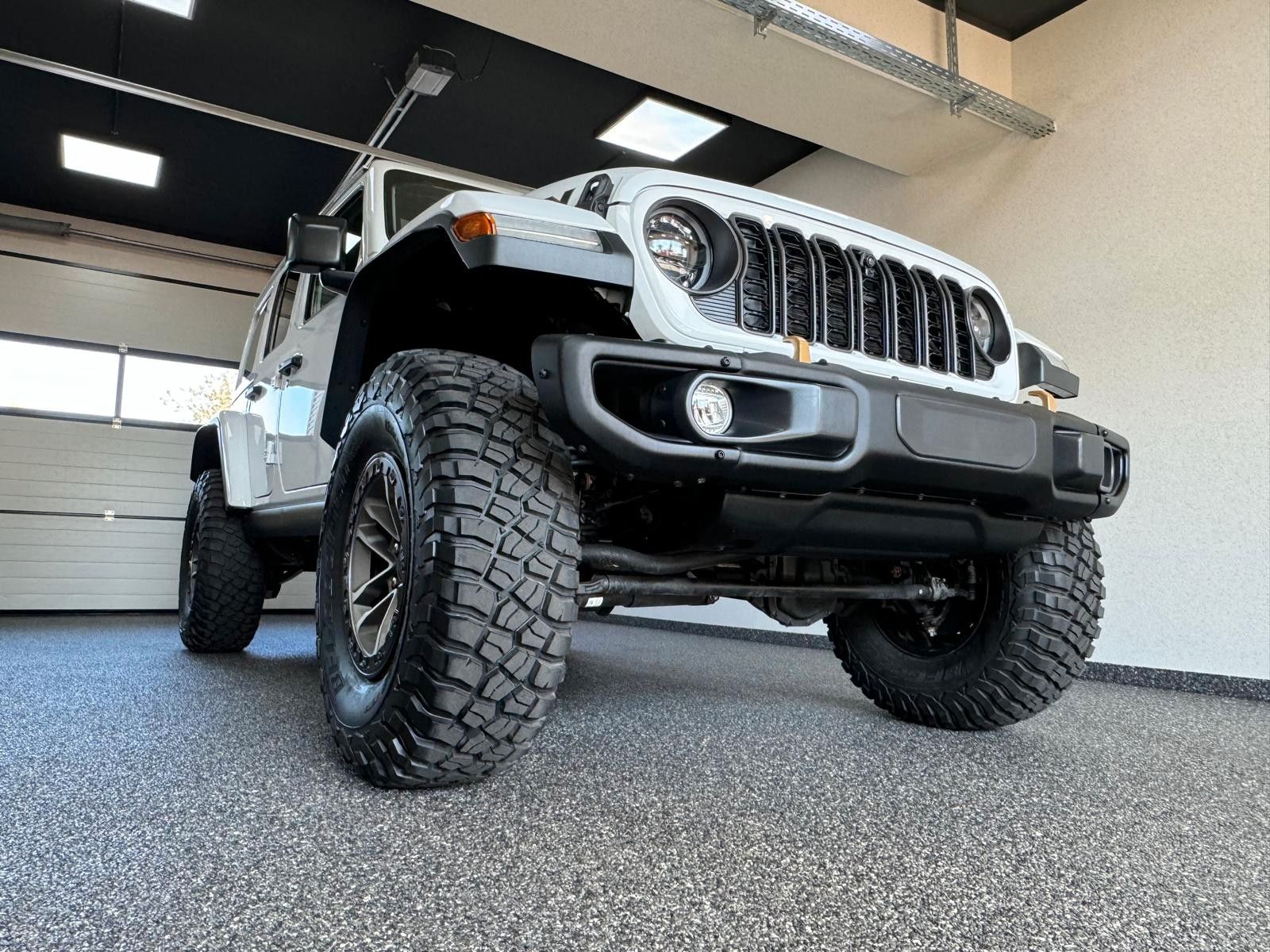 Fahrzeugabbildung Jeep RUBICON 392-V8-3" FAHRWERK-37" REIFEN-POWERSTEPS