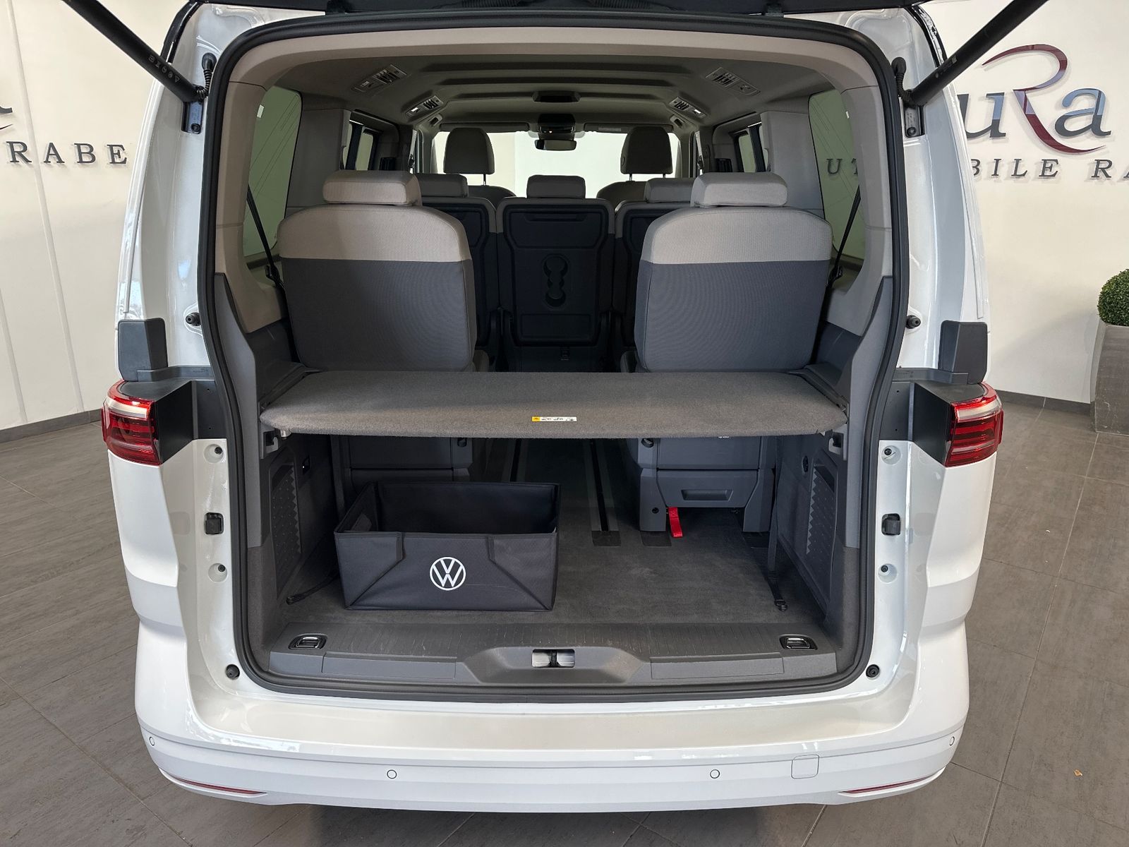 Fahrzeugabbildung Volkswagen T7 Multivan NAV+IQ-LIGHT+AHK+STHZG+ACC+HUD+KAM