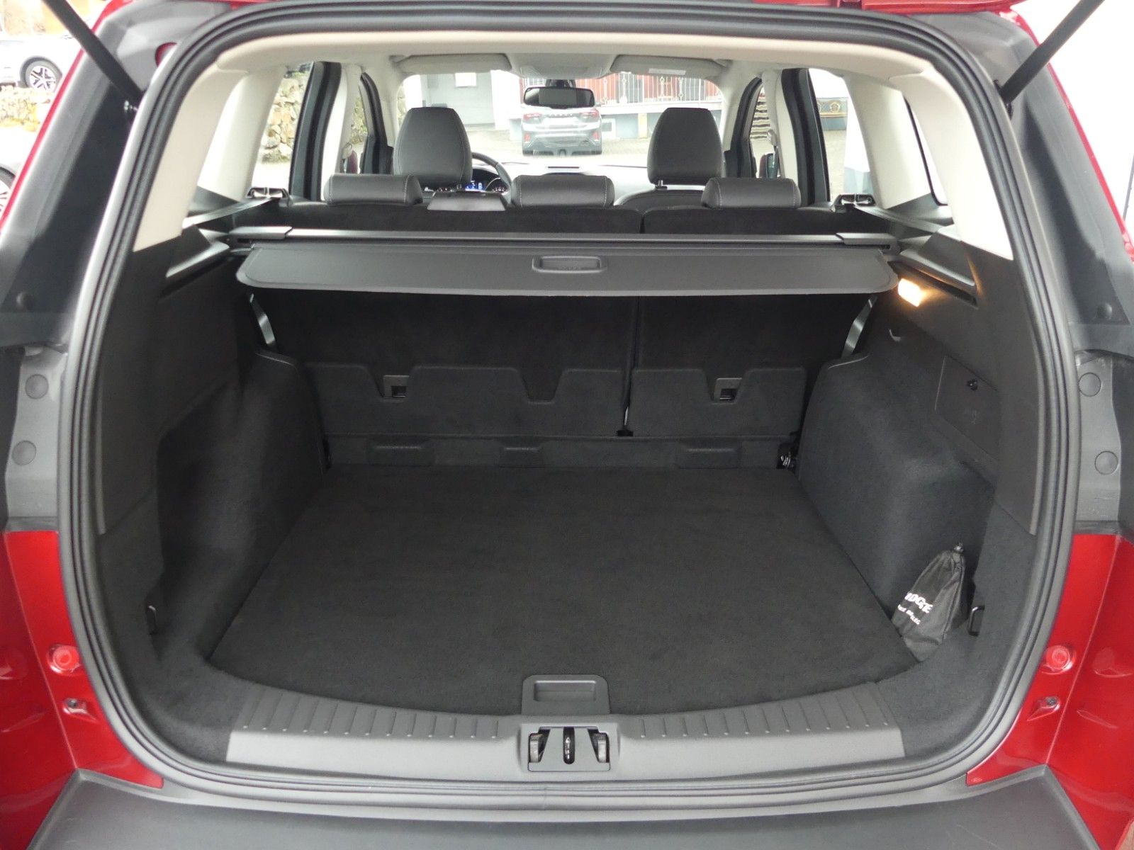 Fahrzeugabbildung Ford Kuga Titanium*Kamera*8-fach bereift