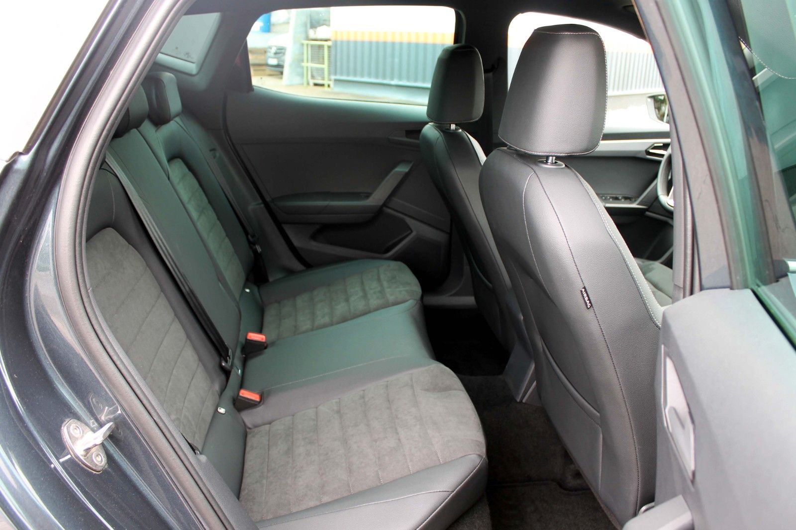 Fahrzeugabbildung SEAT Ibiza 1.0 TSI Xcellence Temp. NAV CarPlay AHK BT
