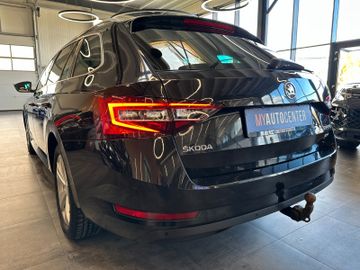 Skoda Superb Combi Style 4x4 *SZHZ*PDC*AHK*NAVI*KLIMA*