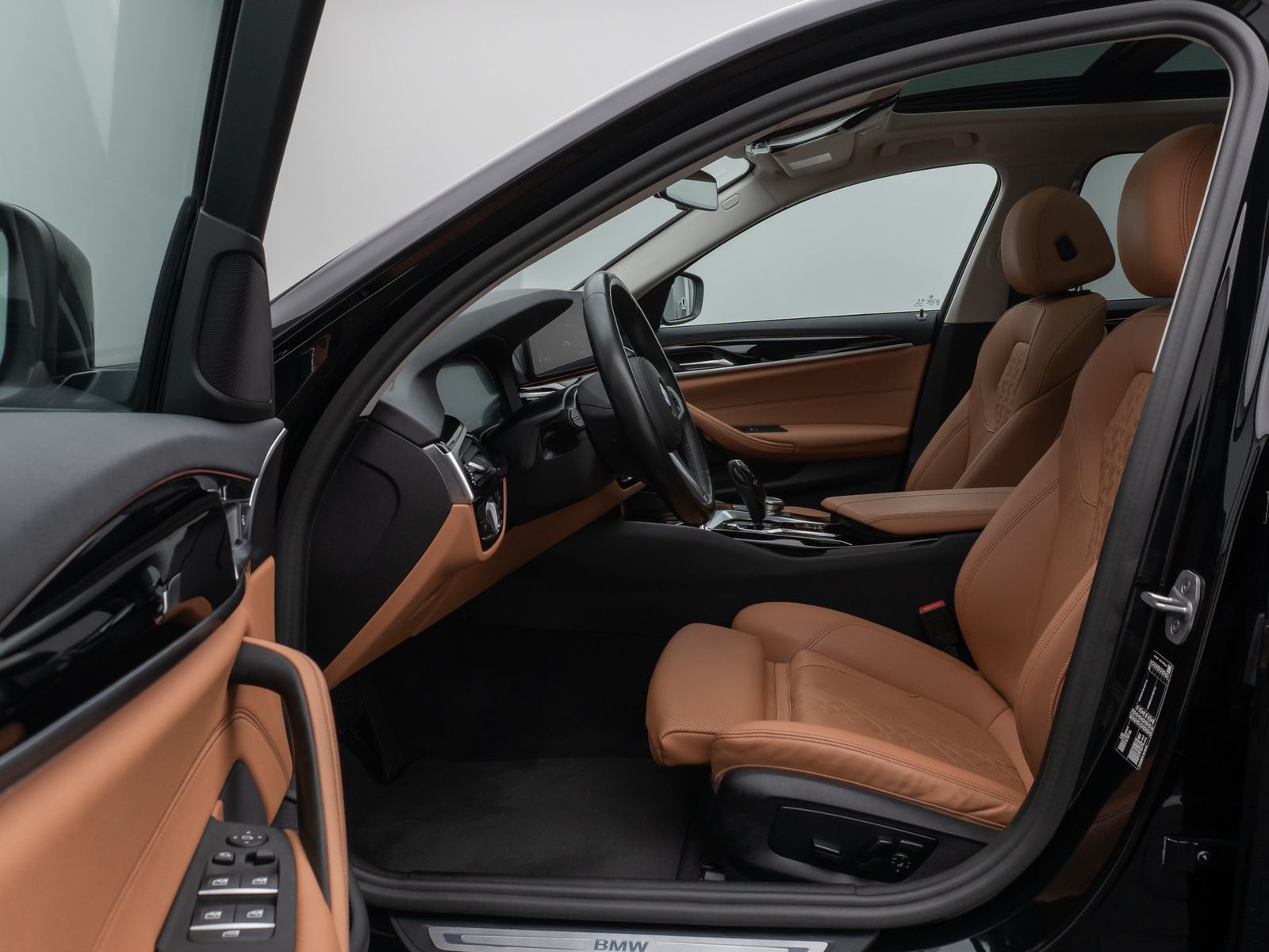 Fahrzeugabbildung BMW 520d Panorama Kamera DAB HiFi AHK M Sport Alarm