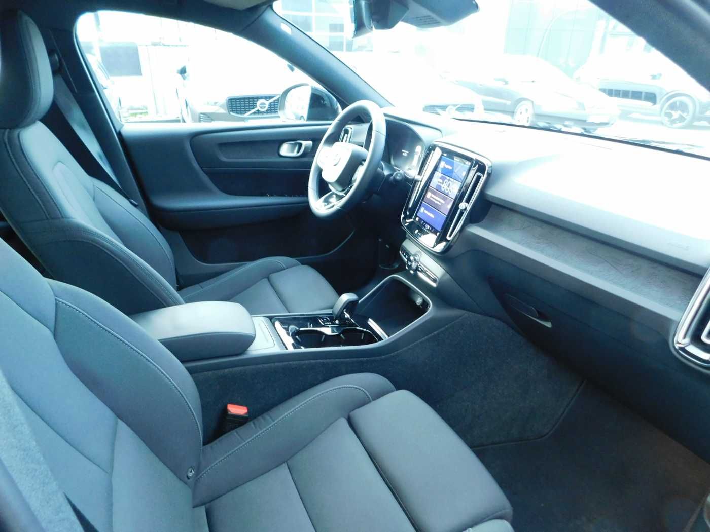 Fahrzeugabbildung Volvo XC40 Pure Electric Recharge 69 kWh Single Motor