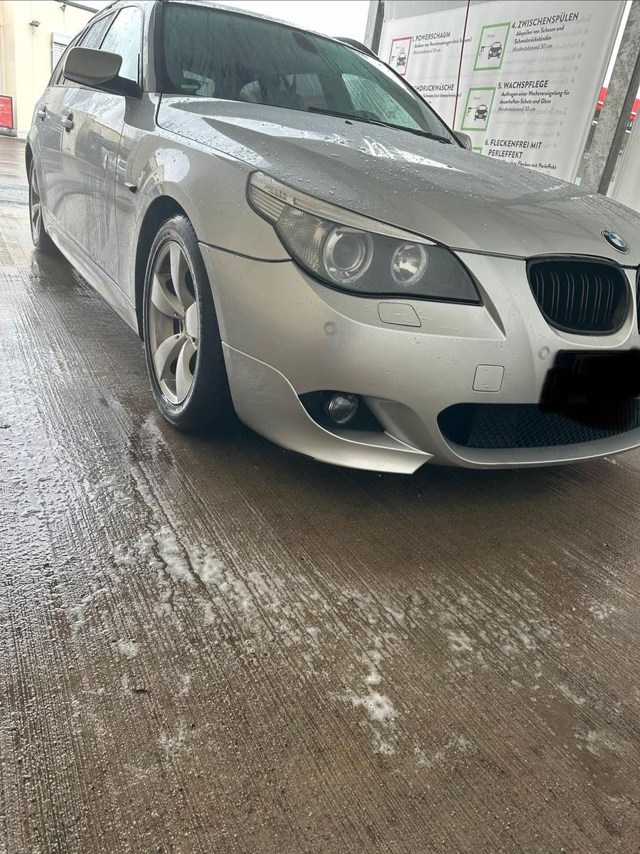 BMW 525 2005 — rear view