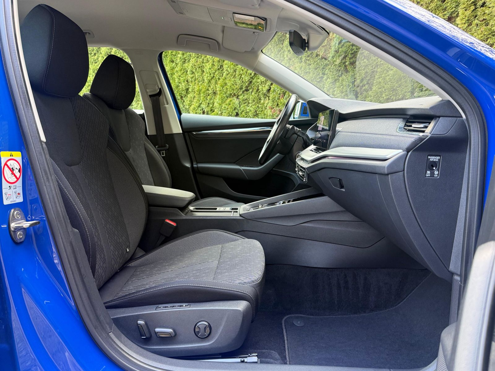 Fahrzeugabbildung SKODA Octavia 2.0 TDI DSG Style LED+KAM+SHZ+AMBI+CARPL