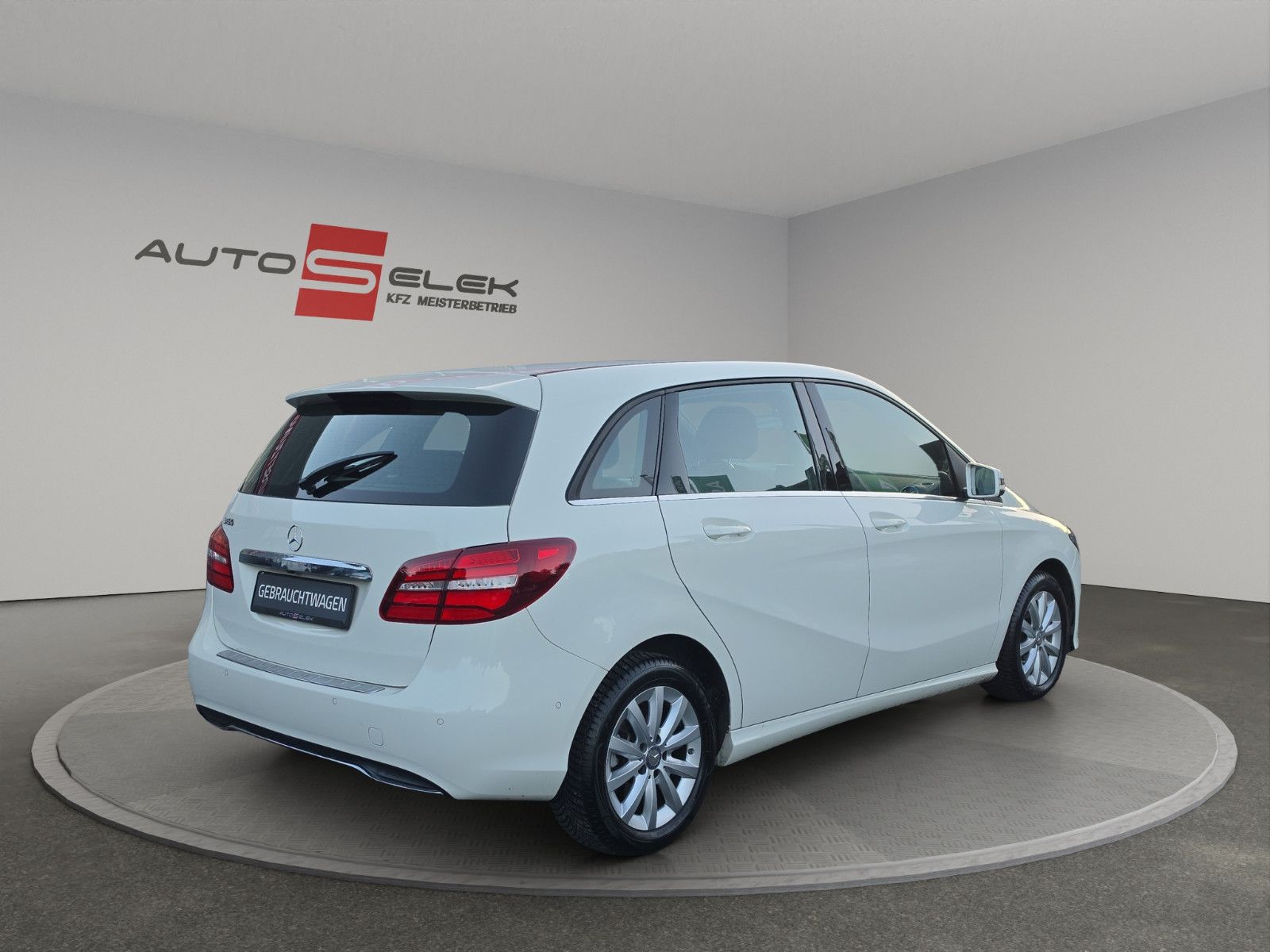 Fahrzeugabbildung Mercedes-Benz B 180 AUTOMATIK KAMERA TEMPOMAT SITZHEIZUNG NAVI