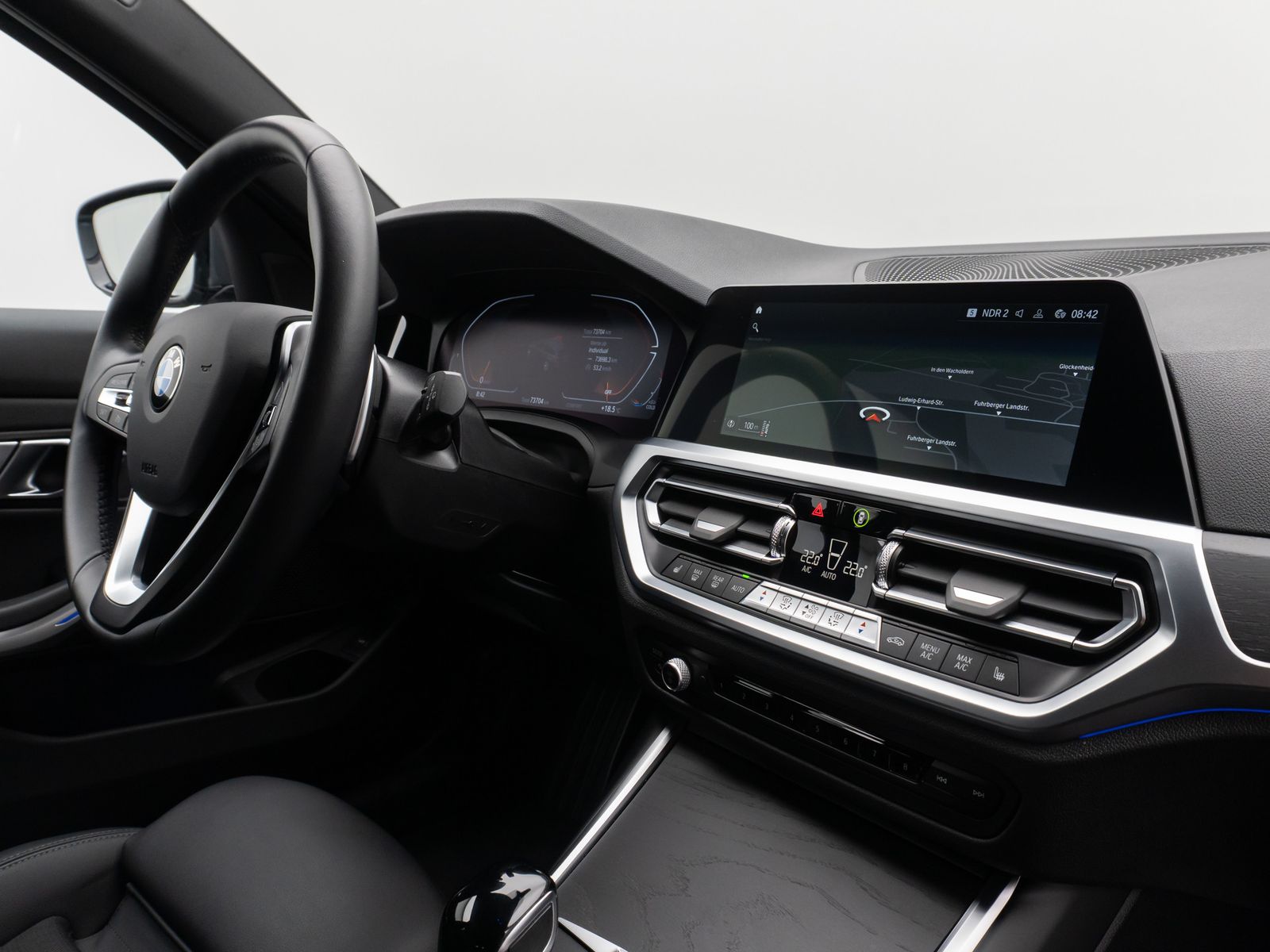 Fahrzeugabbildung BMW 330i xD SportLine DAB HiFi PDC Alarm LED M Sport