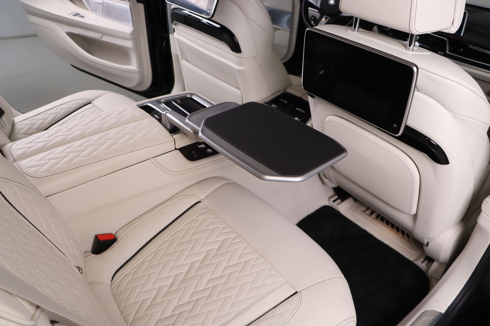 Fahrzeugabbildung BMW 750 L i xDrive M Paket Night-Vision * 4x Massage