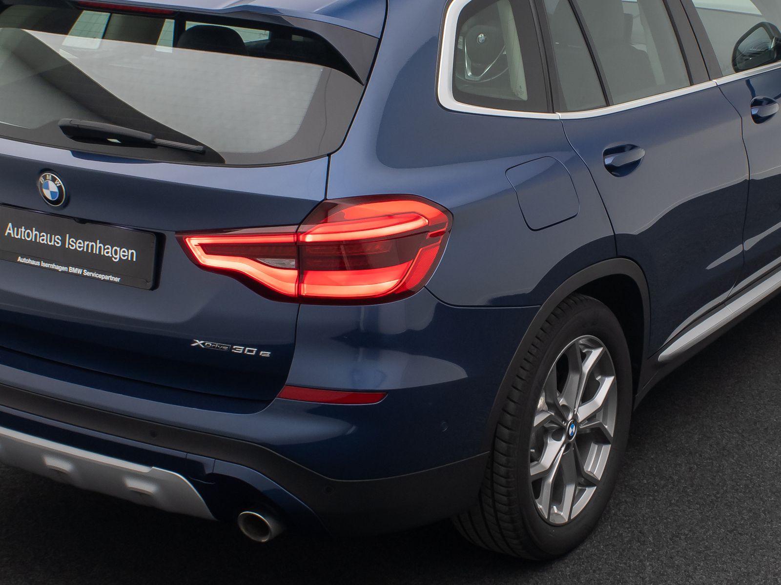 Fahrzeugabbildung BMW X3 xD30e xLine DAB Kamera AHK Alarm Panorama H/K
