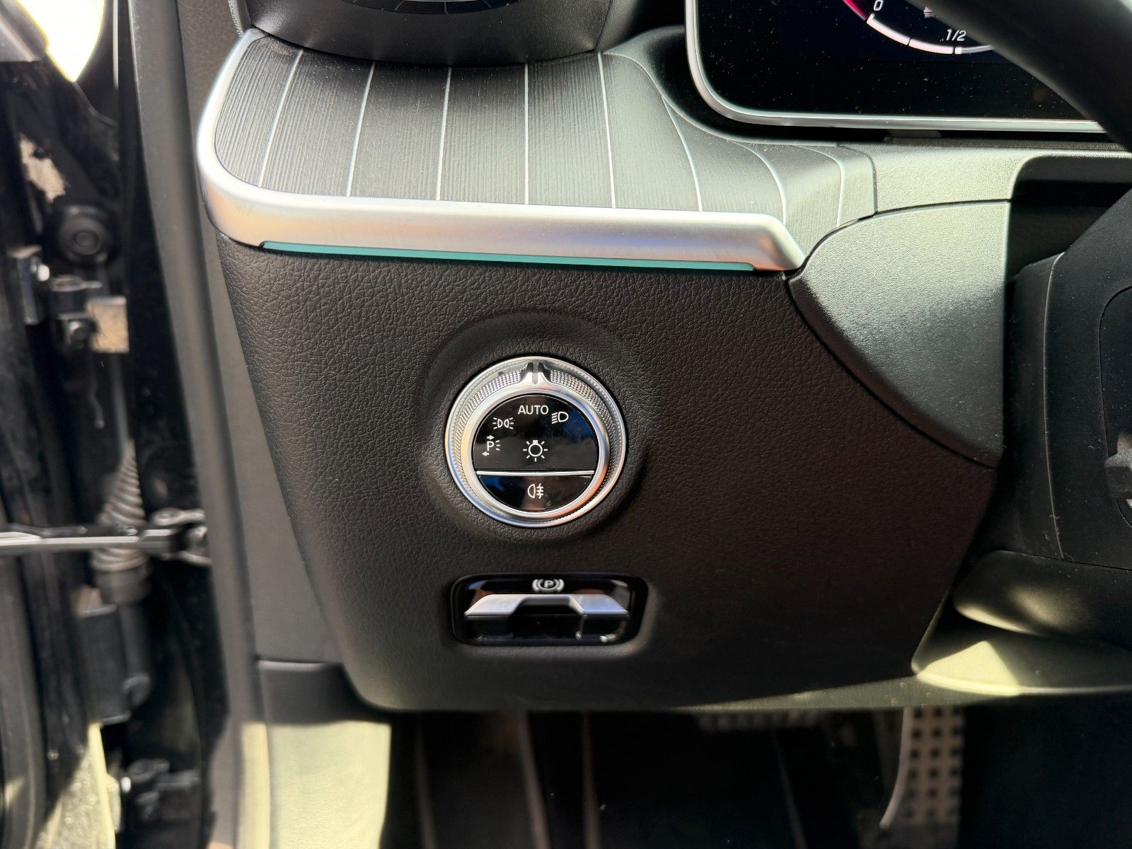 Fahrzeugabbildung Mercedes-Benz C 300 T e AMG HUD+AHK+360°+Digital+Memory+LenkAs