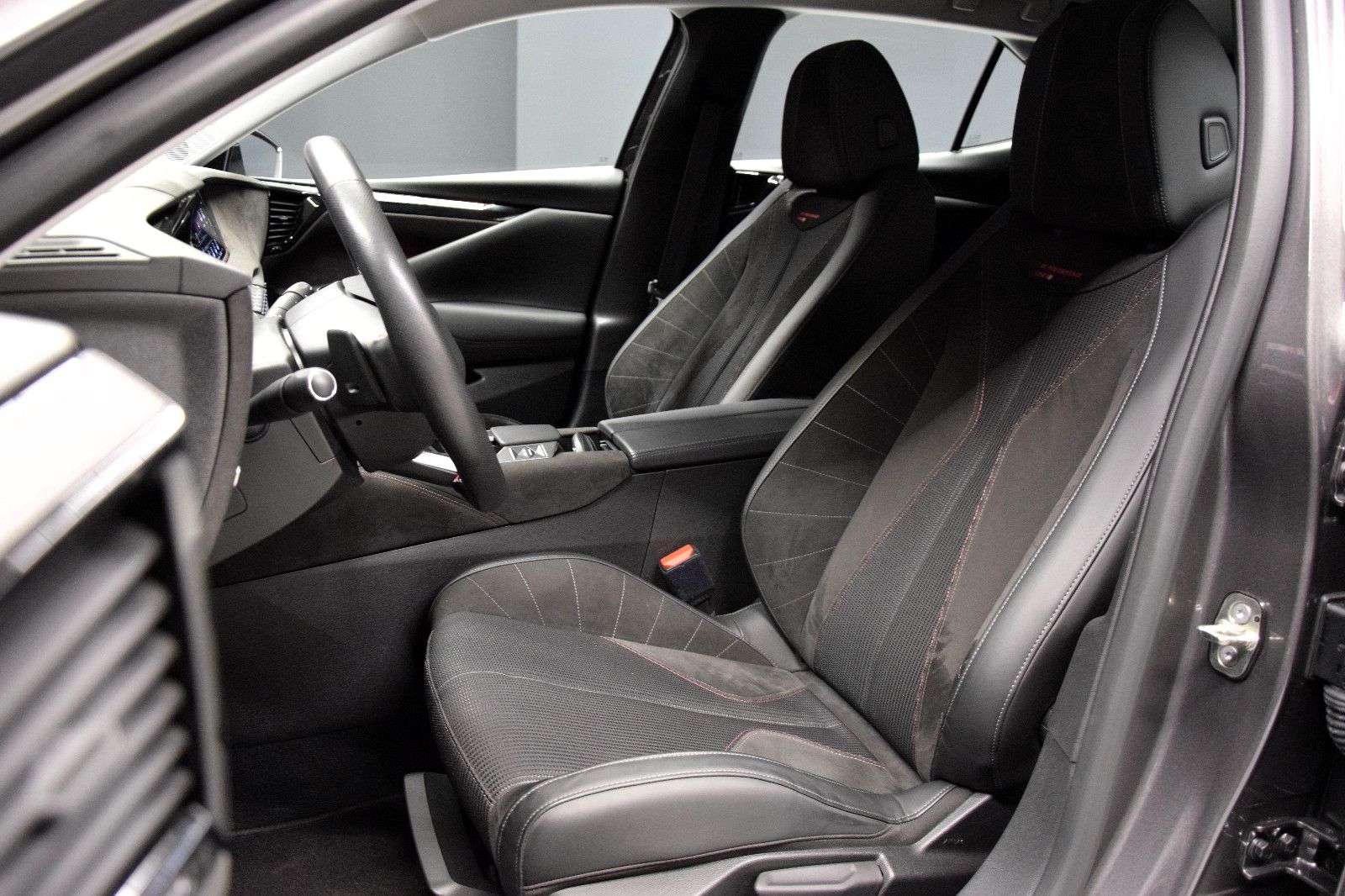 Fahrzeugabbildung DS Automobiles DS4 Performance Line Kamera Sitzheizung
