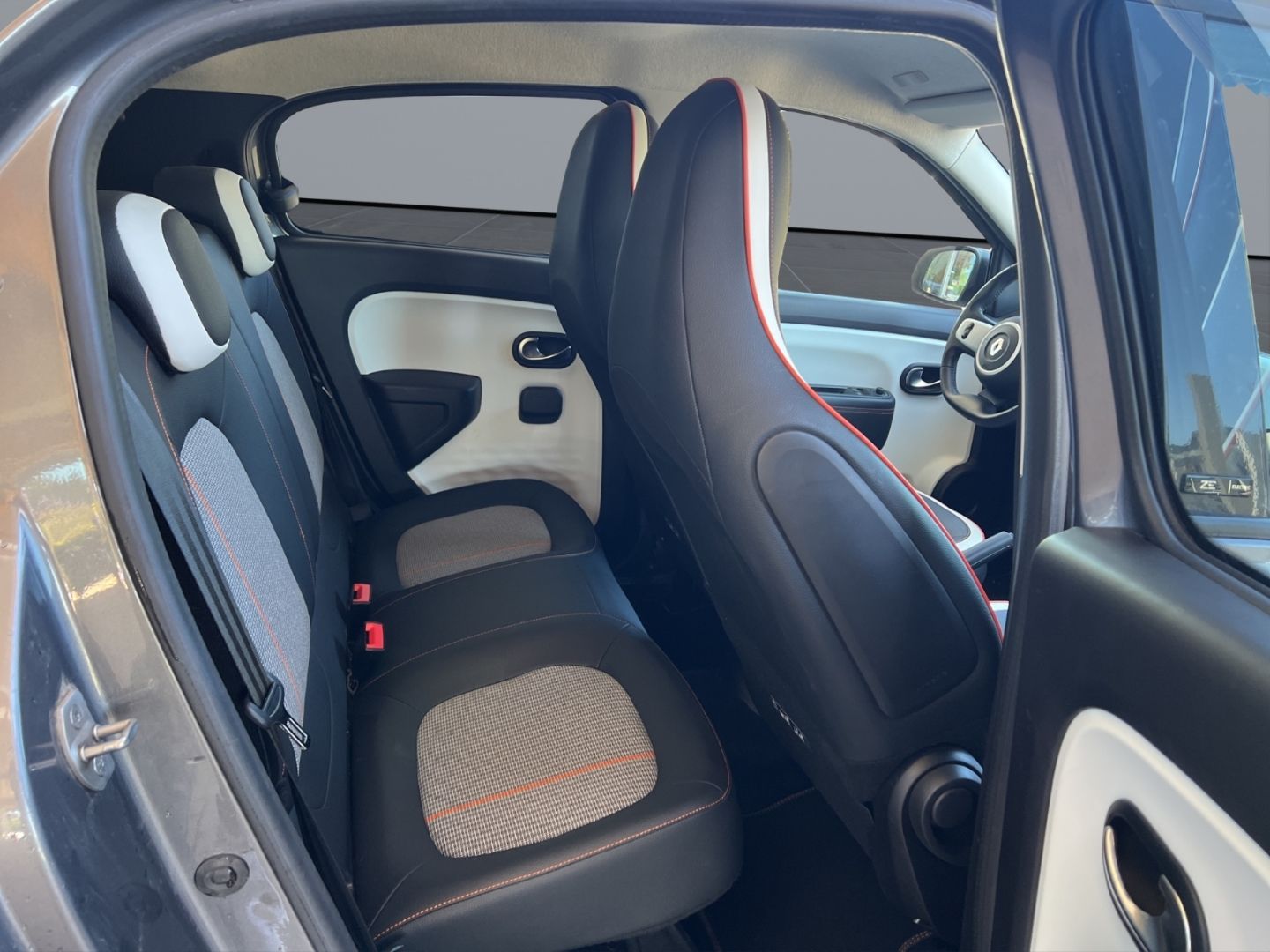 Fahrzeugabbildung Renault Twingo Vibes Electric Navi Apple CarPlay Android