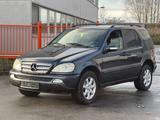 Mercedes-Benz ML 270 Automotik Leder Tüv 11 2026 - blaue Mercedes-Benz ML 270