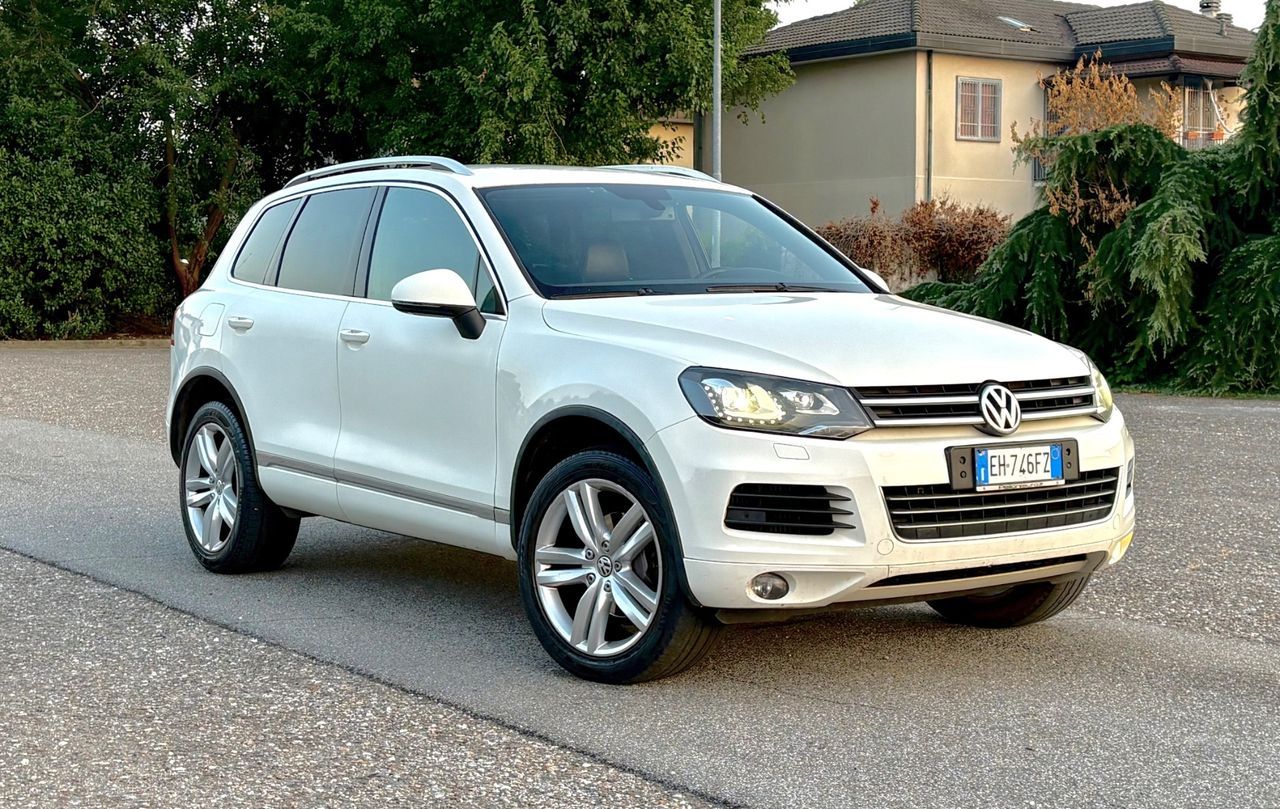 Volkswagen Touareg - 1
