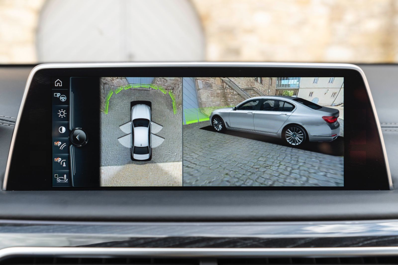Fahrzeugabbildung BMW 750Li xDrive M SKY LUX LOUNGE HUD H&K TV ACC 360