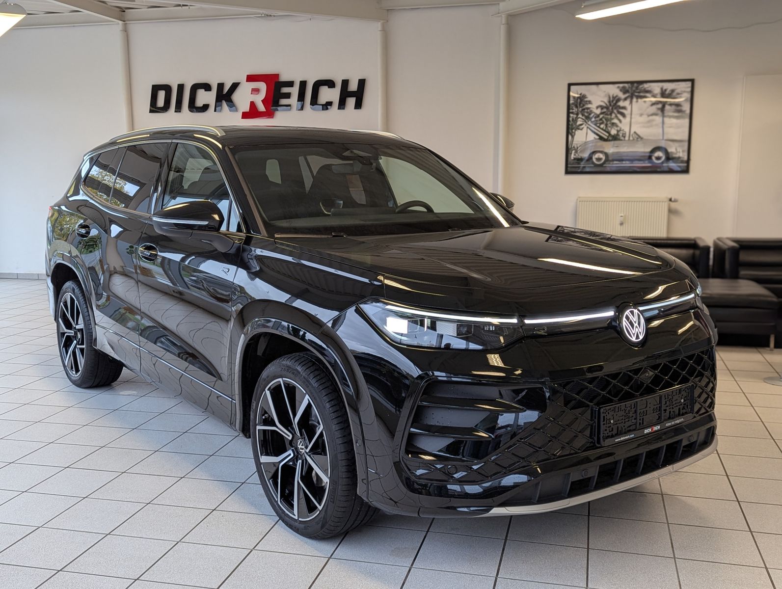 Fahrzeugabbildung Volkswagen Tayron 2.0 4M R-Line Launch Pano Matrix AHK 20"