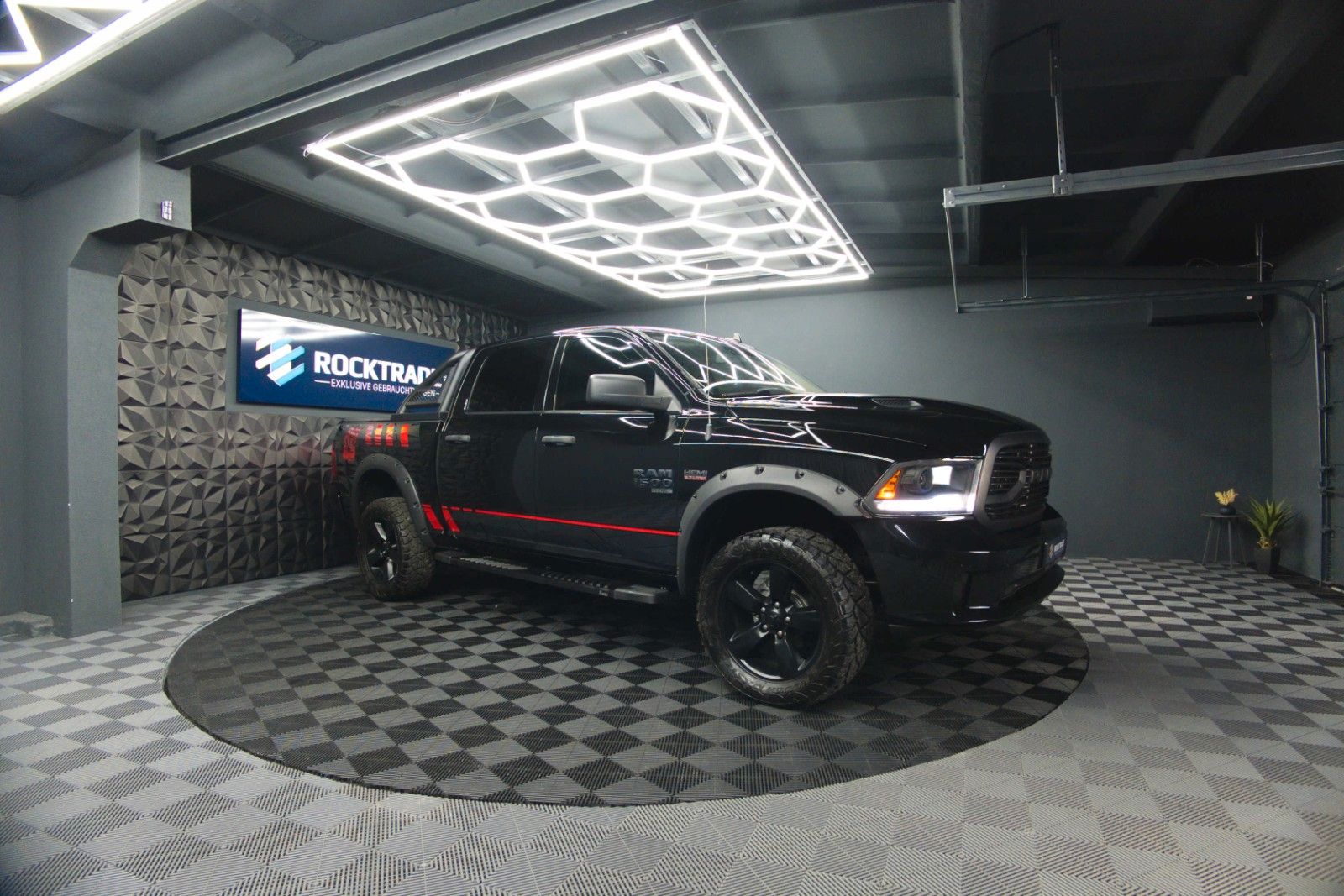 Fahrzeugabbildung Dodge RAM 5.7 V8 HEMI 4x4 OFFROAD Night-Paket *LED*AHK