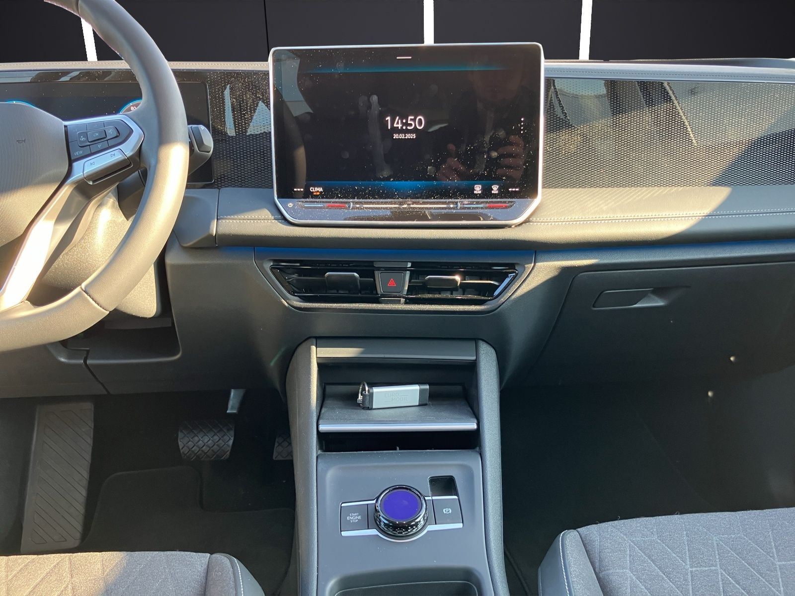Fahrzeugabbildung Volkswagen Tiguan 1.5 e Life DSG LED ACC RearView Ambiente