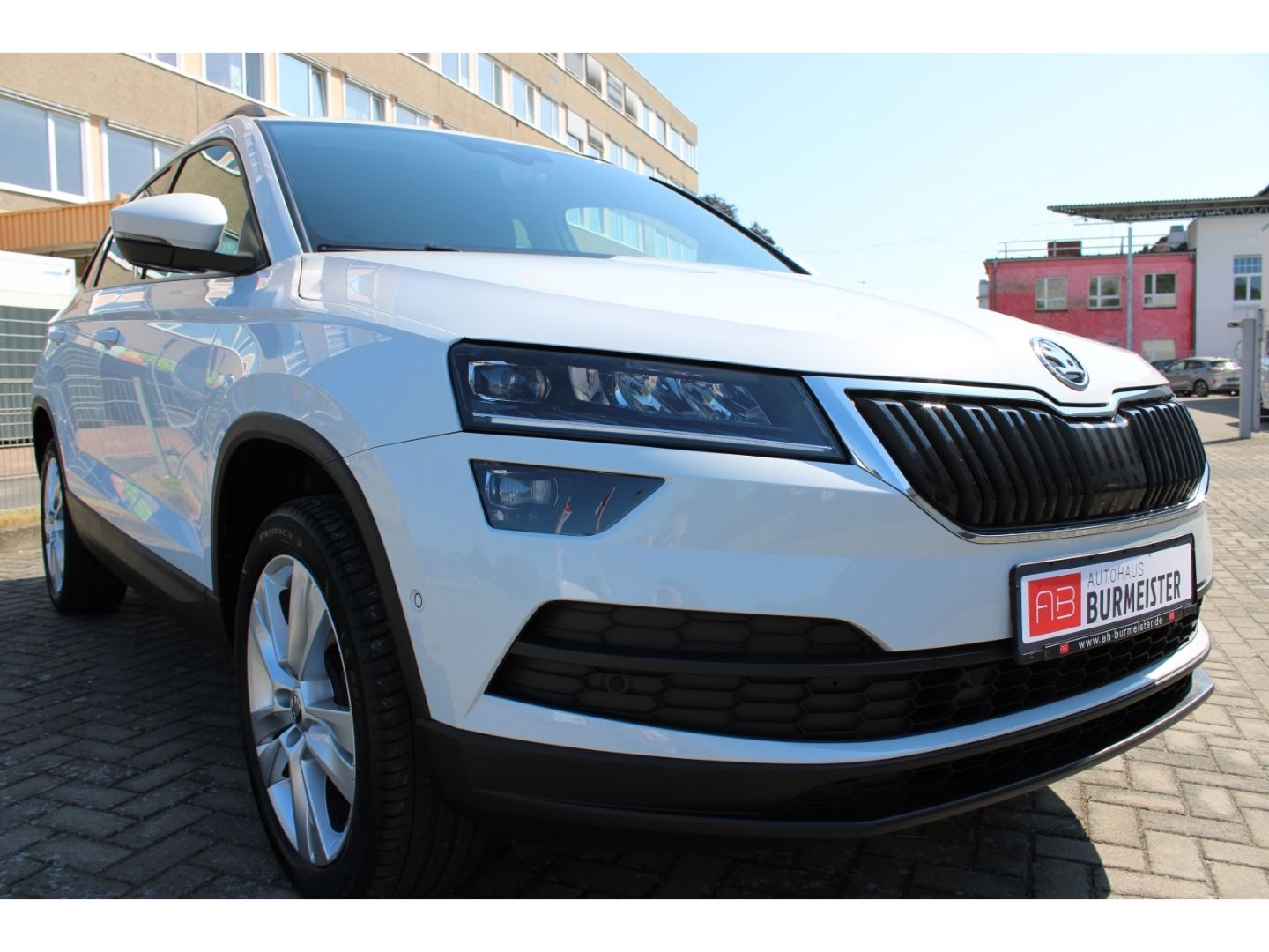 Fahrzeugabbildung SKODA Karoq Style 1.5 TSI ACT AHK LED 8Fach Bereift