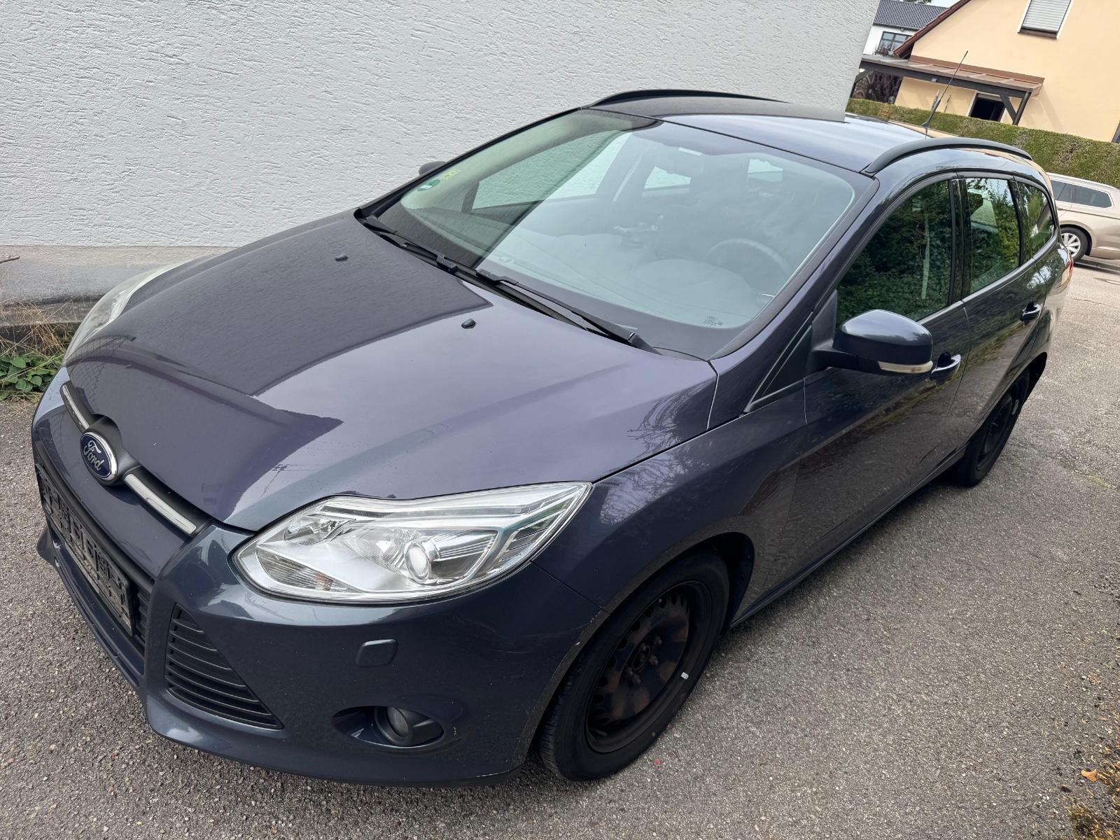 Ford Focus 2012 — interior