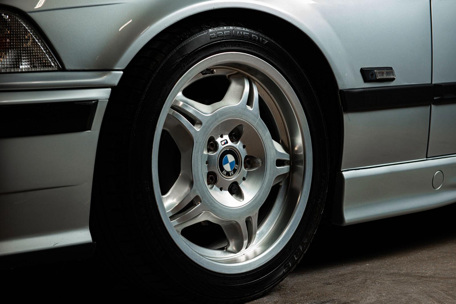 BMW 325I - CONVERTIBLE - BVM - 192 CV -