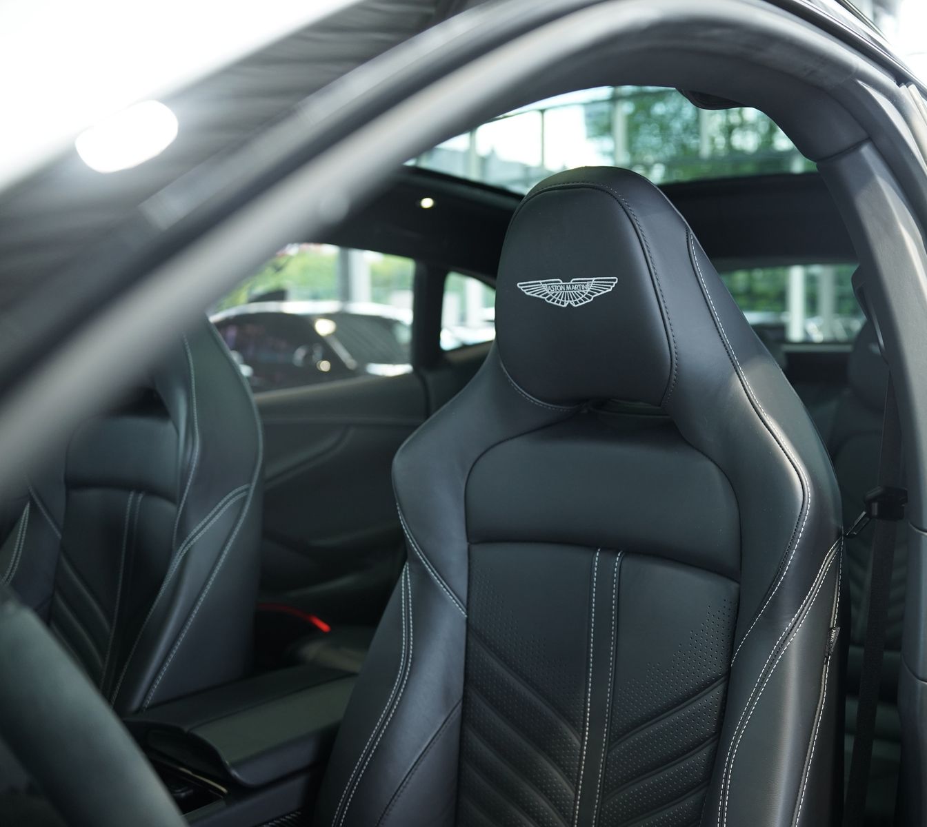 Aston Martin Dbx