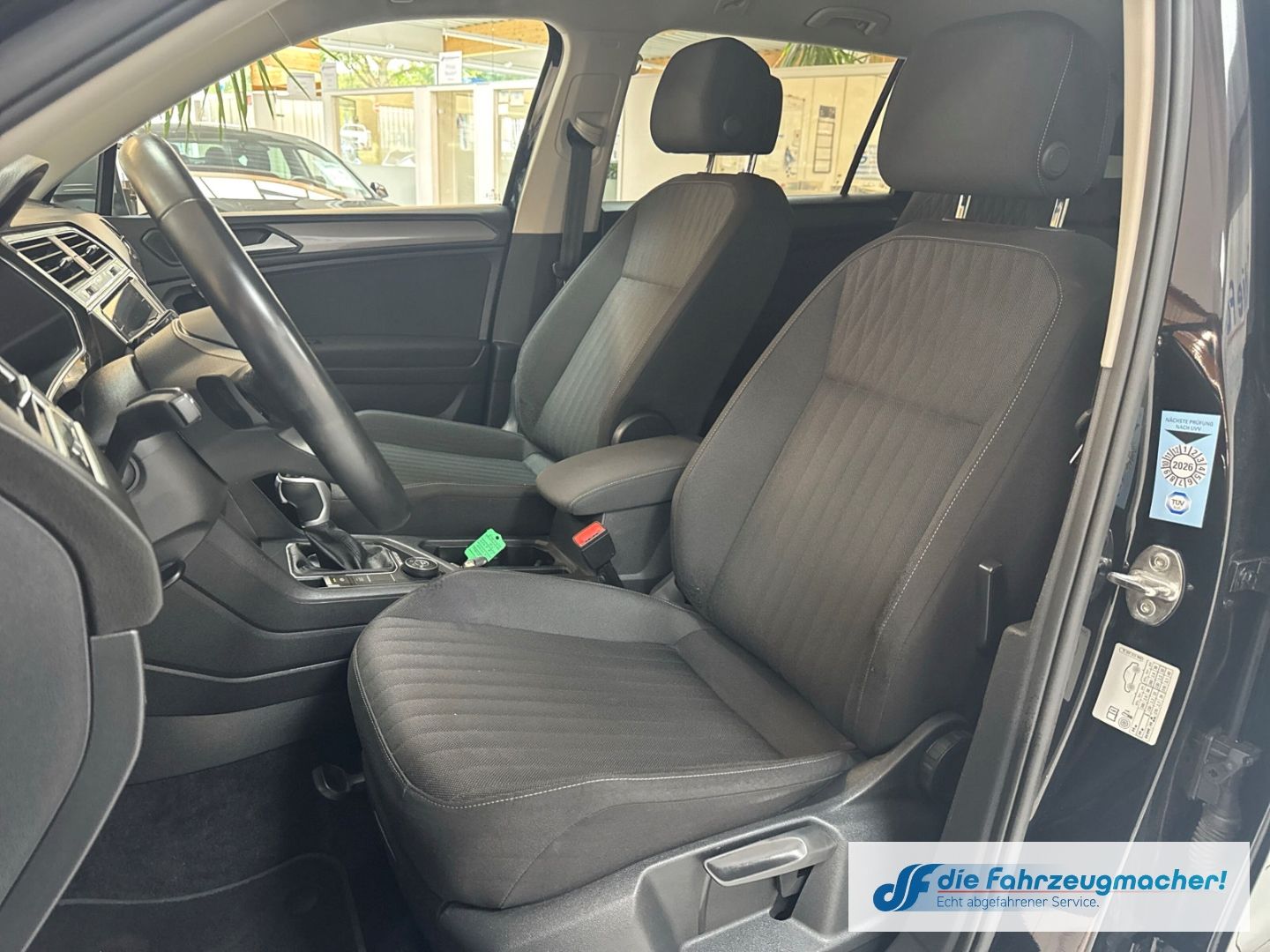 Fahrzeugabbildung Volkswagen Tiguan Life 4Motion 2.0 TDI AHK-klappbar Navi Di