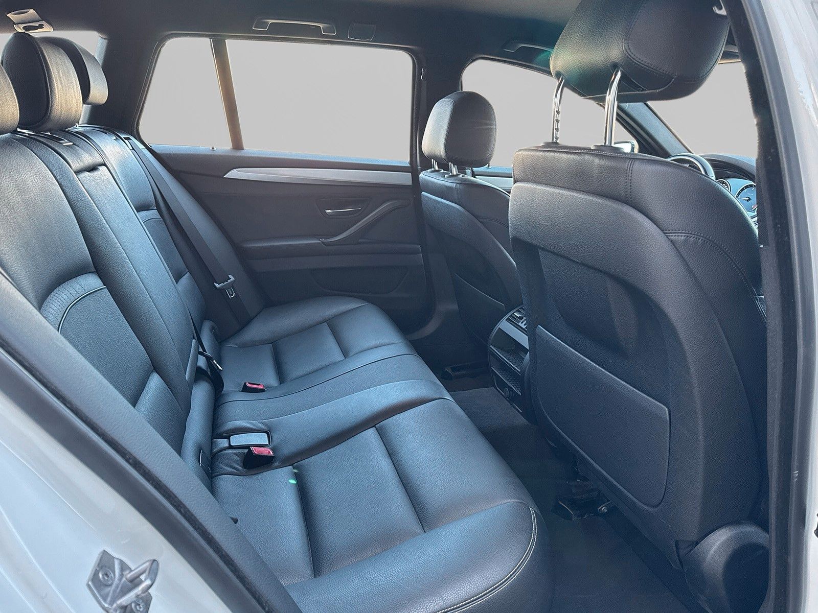 Fahrzeugabbildung BMW 520d Touring*AHK*M-Paket*Head-Up*Bhz.Lenkrad*PDC