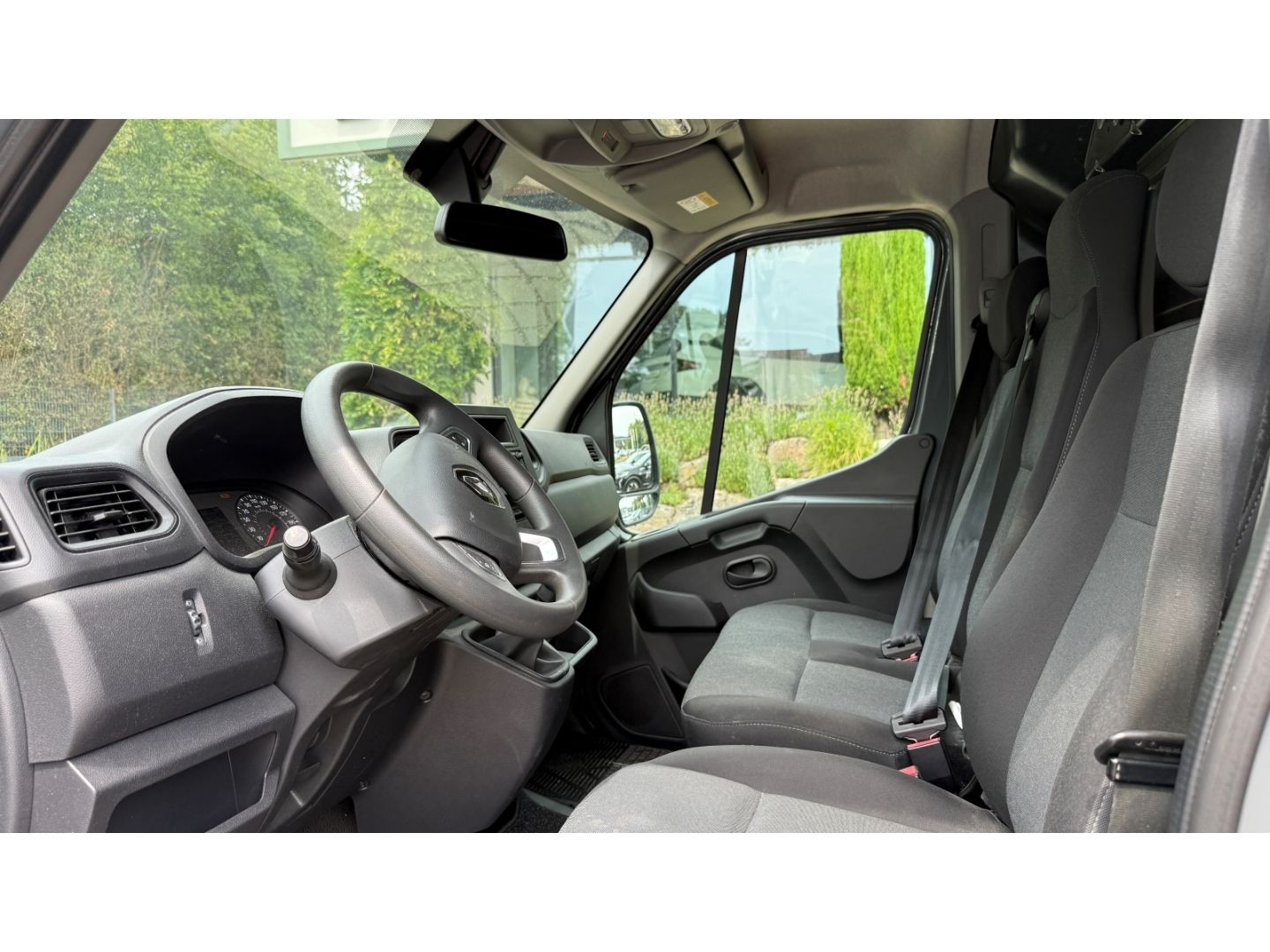 Fahrzeugabbildung Renault Master III Kasten L1H1 Ka 2,8t AHK Totwinkelassi