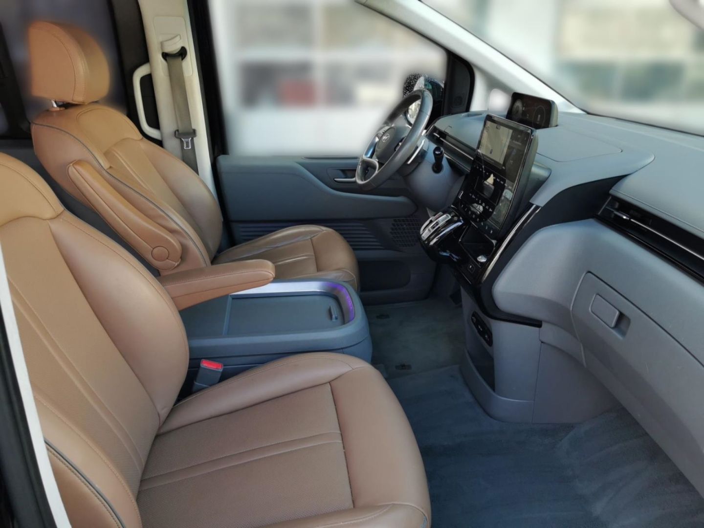 Fahrzeugabbildung Hyundai STARIA Signature 4WD 7-Sitzer PANO+AHK+GARANTIE