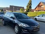 Opel Astra J Sports Tourer Active*NEU*TÜV*Sitzhei* - gebrauchte Opel Astra aus dem Jahr 2013